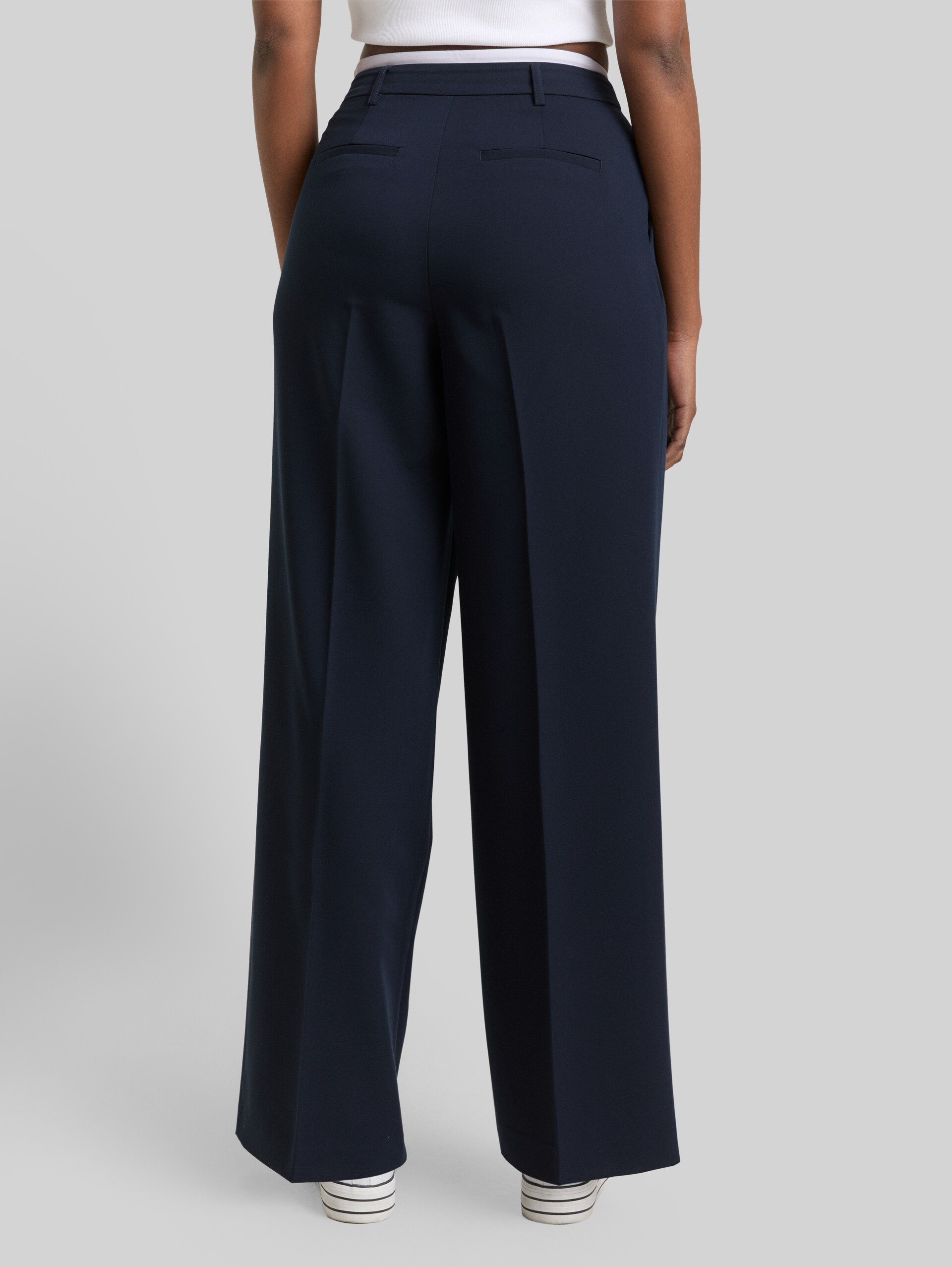 Wide Leg Hose im 2-in-1-Look - sky captain blue - Auschnitt Model-Rückansicht