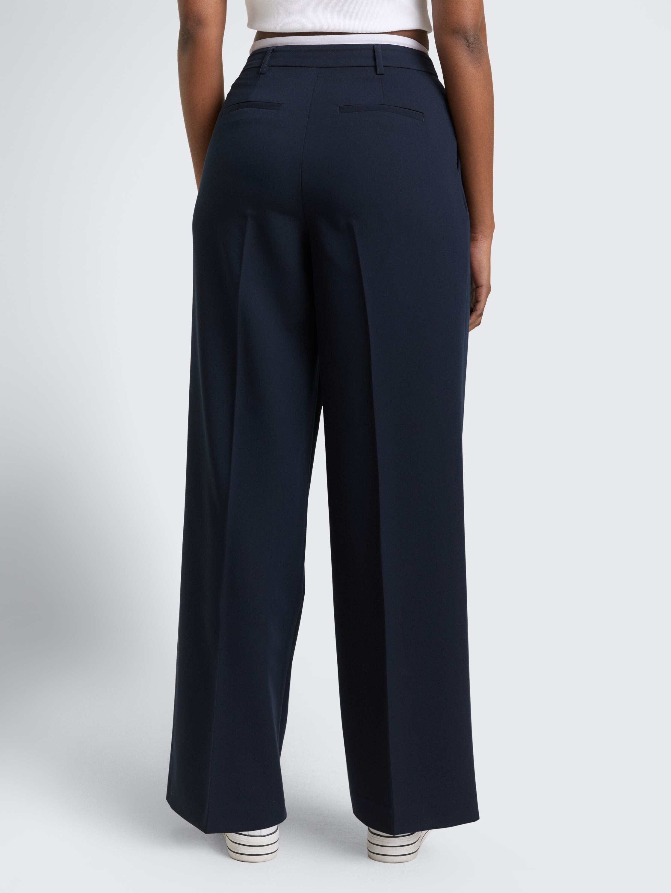 Wide Leg Hose im 2-in-1-Look - sky captain blue - Auschnitt Model-Rückansicht