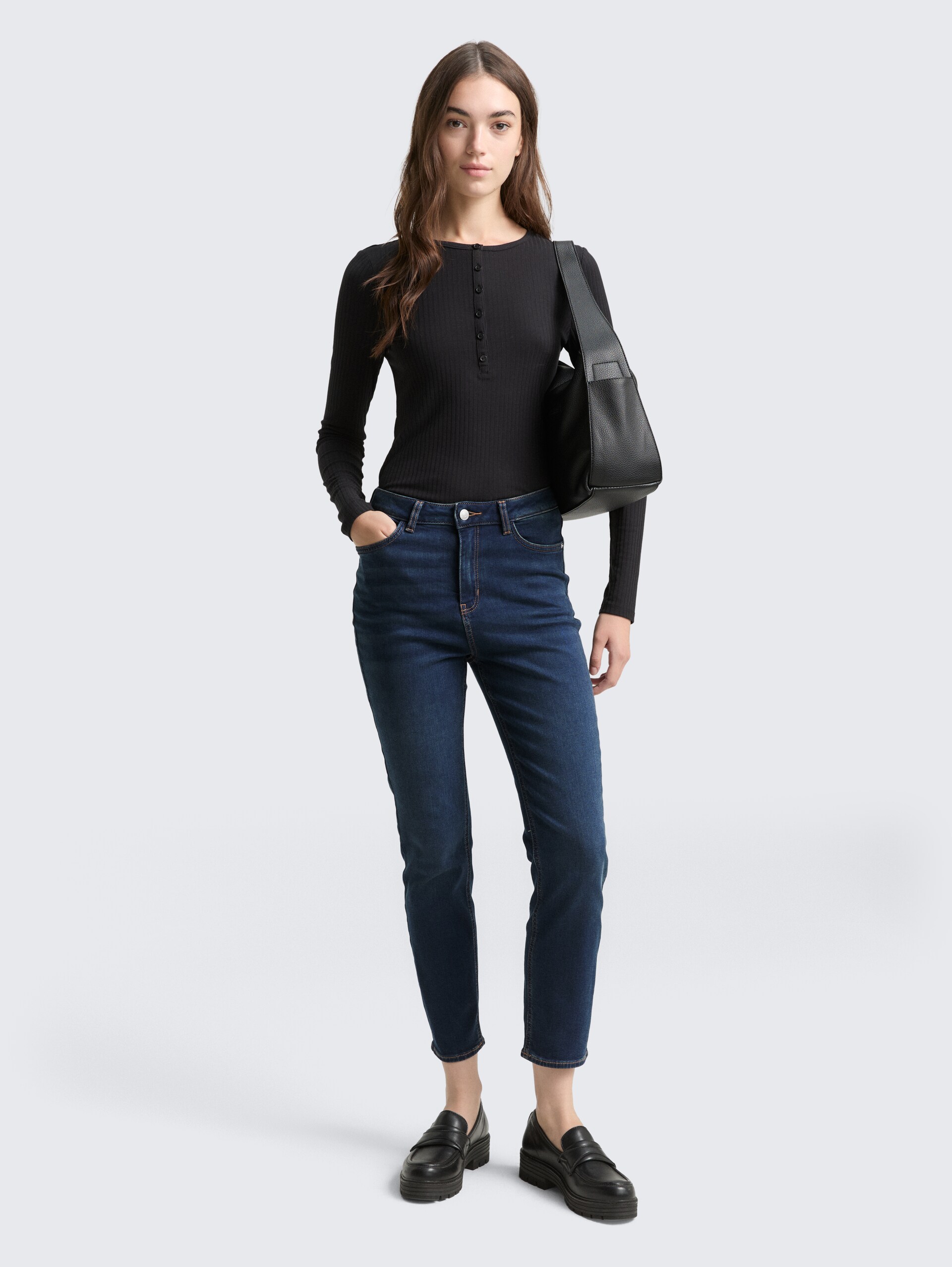TTLOTTE SLIM Jeans - dark stone blue black denim - Model-Vorderansicht