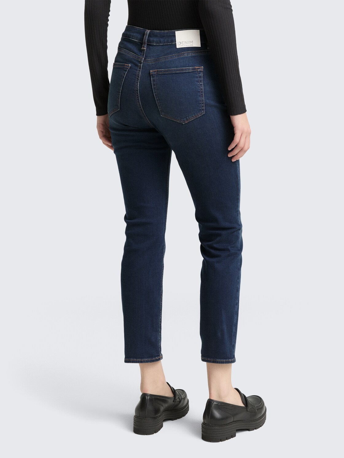 TTLOTTE SLIM Jeans - dark stone blue black denim - Auschnitt Model-Rückansicht