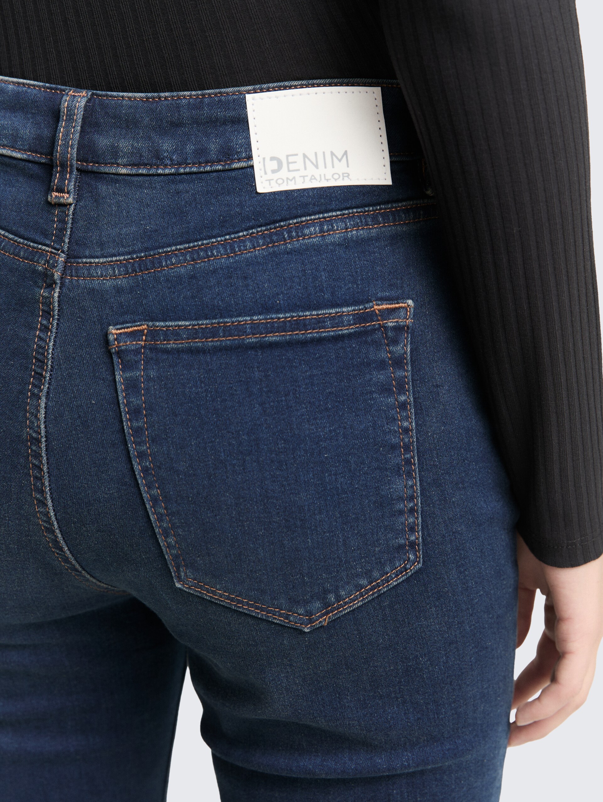 TTLOTTE SLIM Jeans - dark stone blue black denim - Detail-Model-Ansicht
