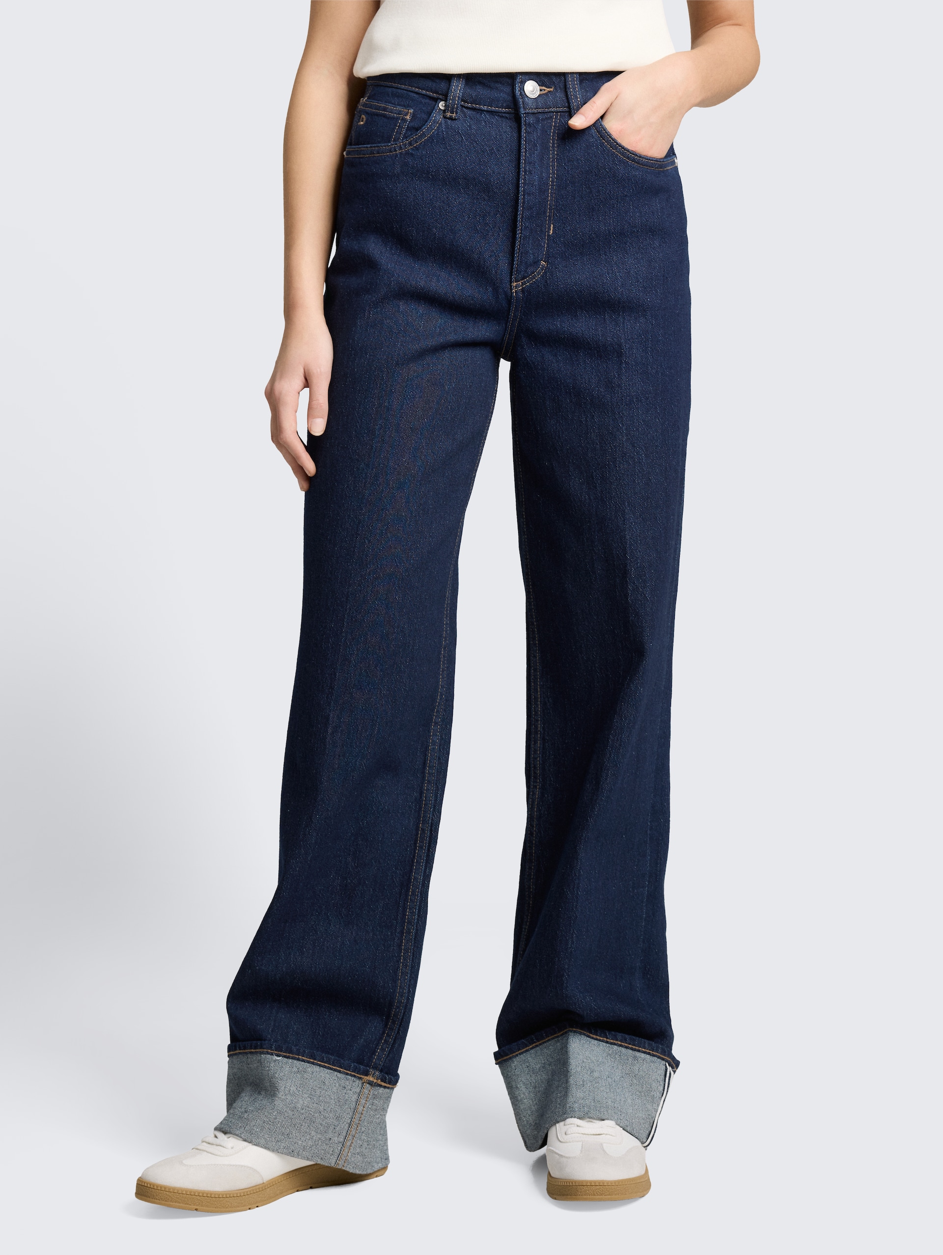 TTLINOU WIDE High Waist Jeans mit Turn-Up - Rinsed Blue Denim - Ausschnitt Model-Vorderansicht