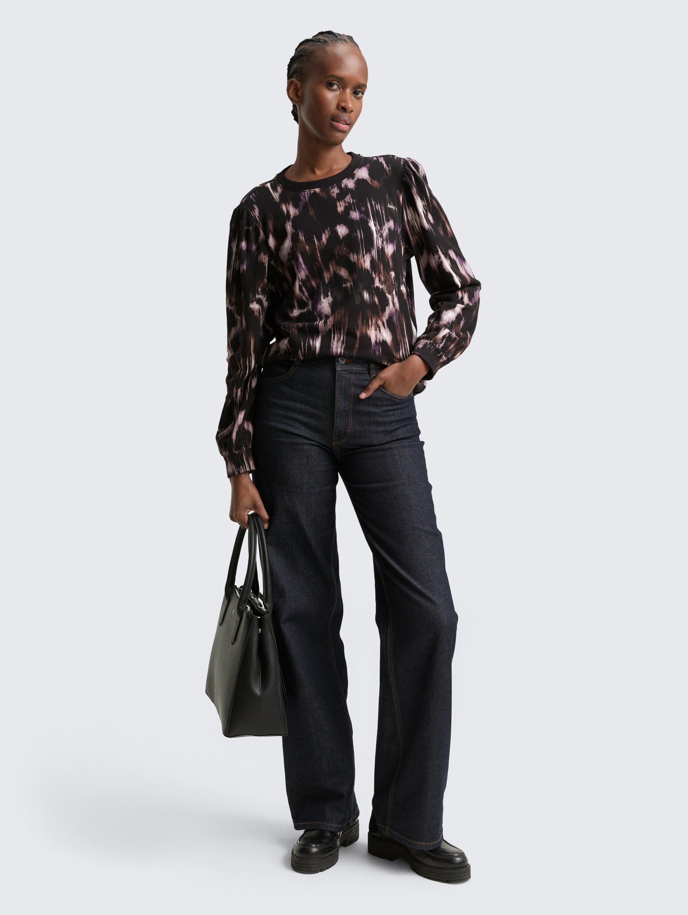 Sweatshirt with pattern - black brown abstract print - Model front view