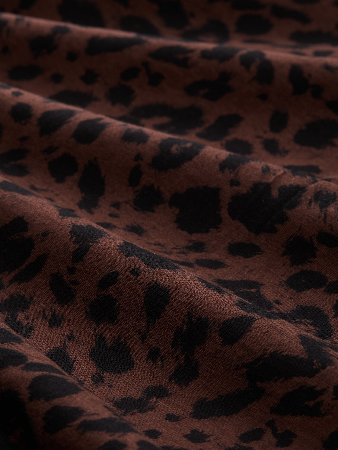 Langarmshirt mit Polokragen - brown black small leo print - Material-Ansicht