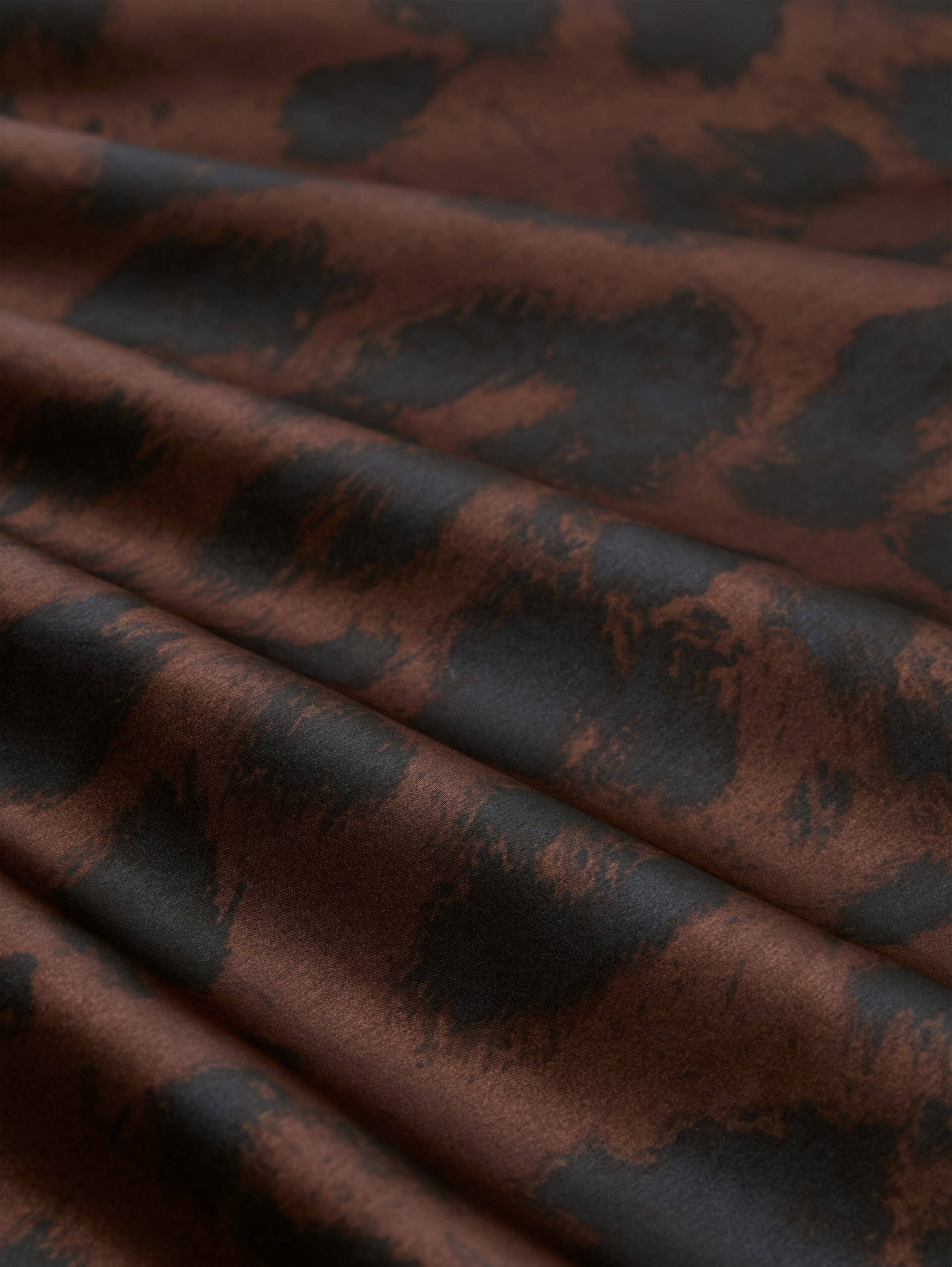 Loose fit long-sleeved shirt with leopard print - brown black big leo print - Material view