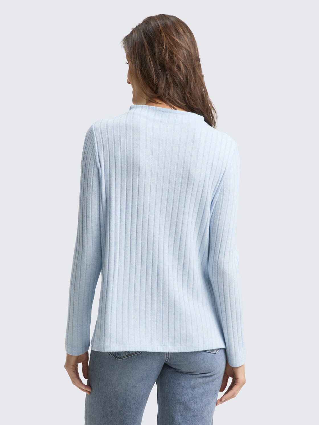 Cosy Langarmshirt mit Stehkragen - light fjord blue melange - Auschnitt Model-Rückansicht