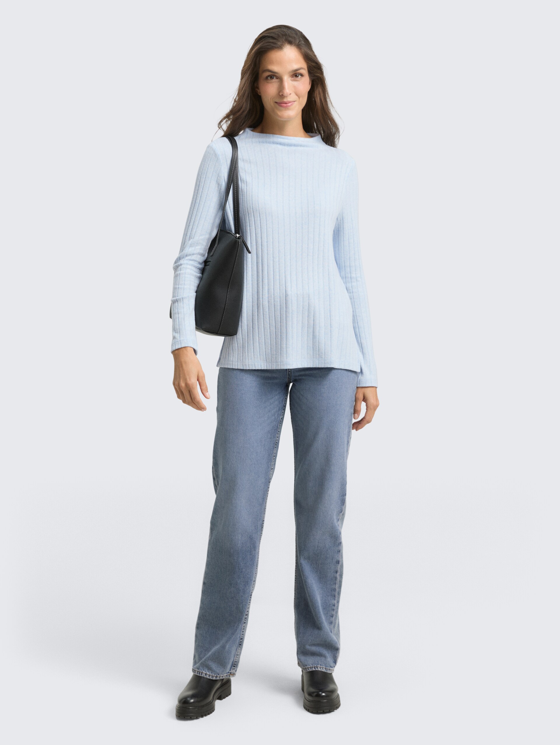 Cosy Langarmshirt mit Stehkragen - light fjord blue melange - Model-Vorderansicht
