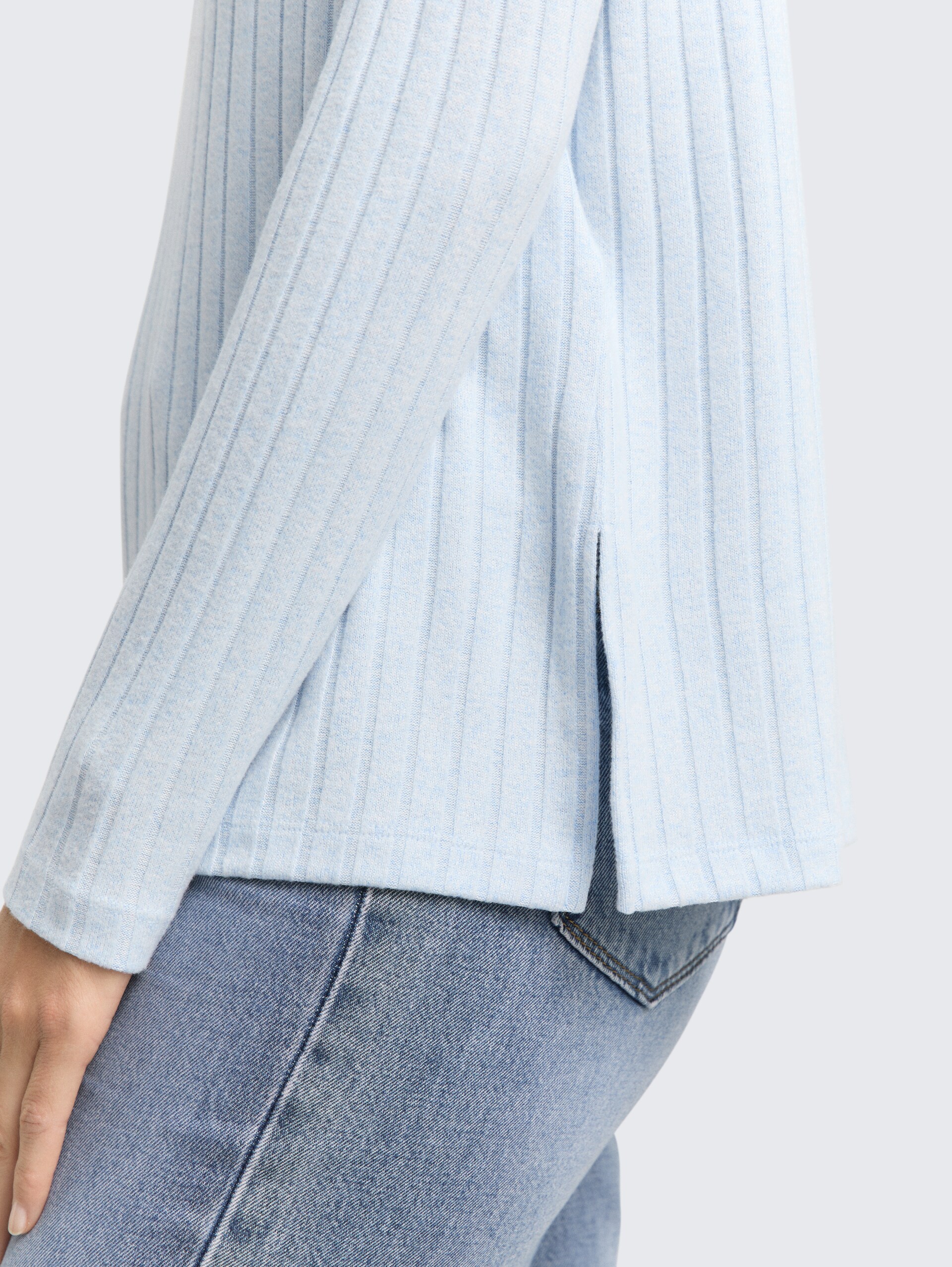 Cosy Langarmshirt mit Stehkragen - light fjord blue melange - Detail-Model-Ansicht
