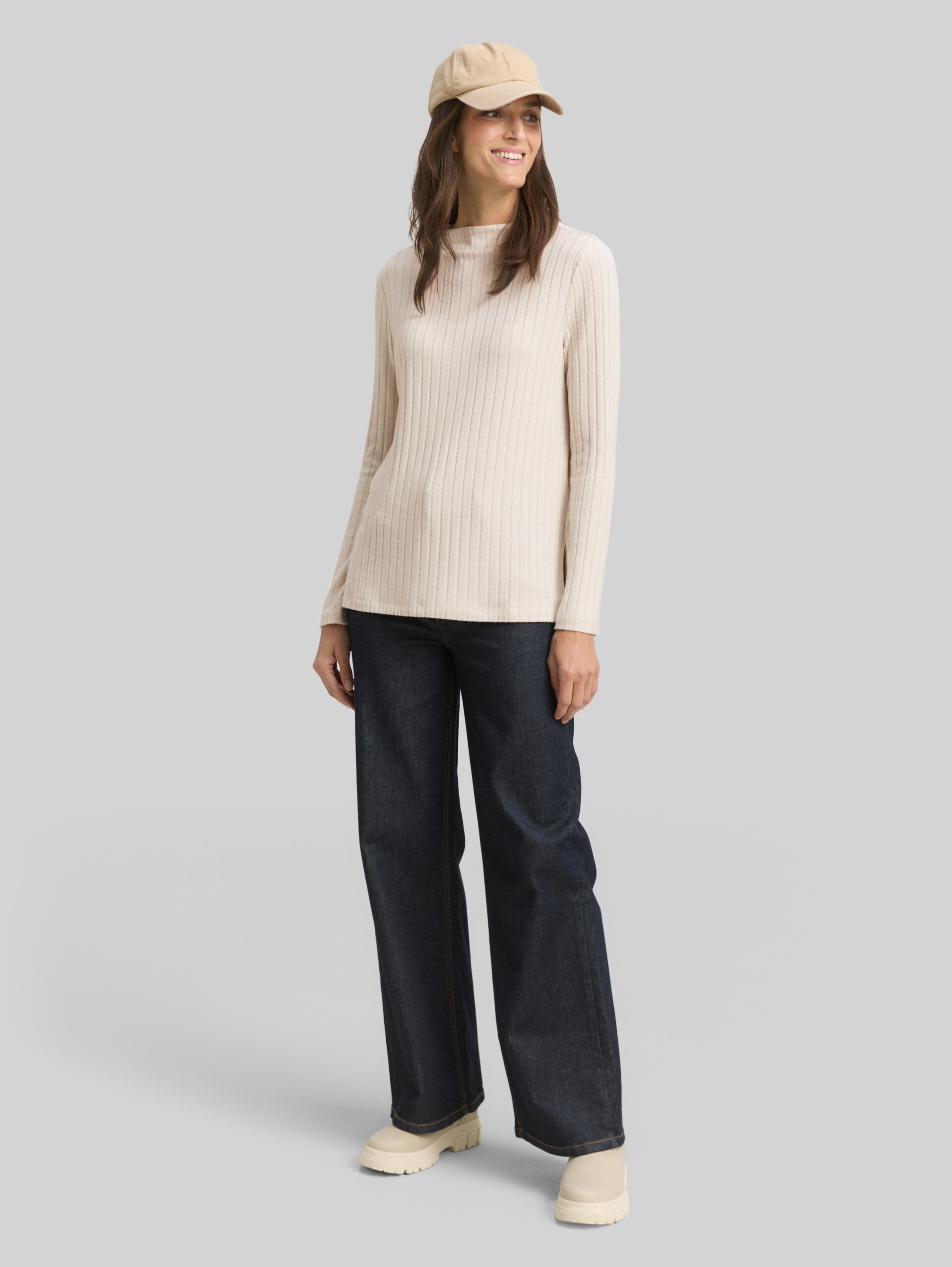 Cosy Langarmshirt mit Stehkragen - sand stone beige melange - Model-Vorderansicht