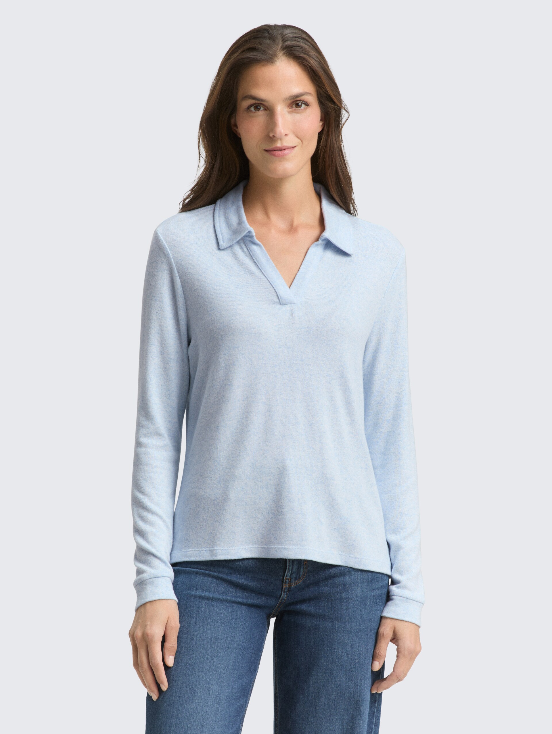 Cosy Langarmshirt mit Polokragen - light fjord blue melange - Ausschnitt Model-Vorderansicht