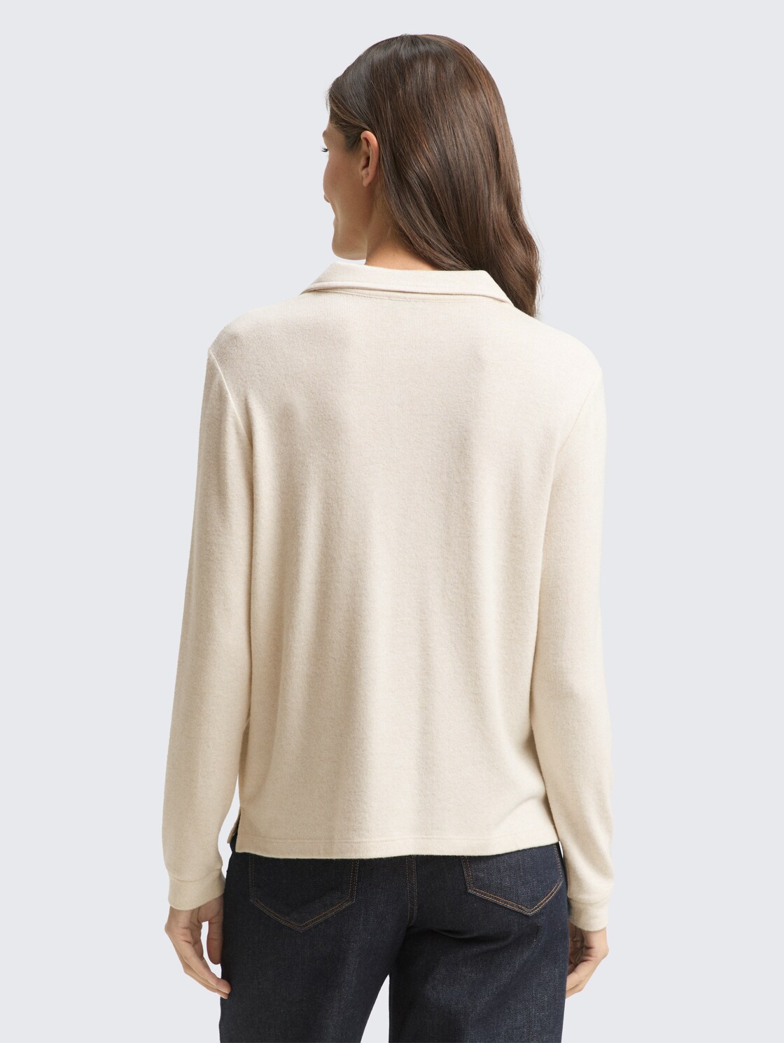 Cosy Langarmshirt mit Polokragen - sand stone beige melange - Auschnitt Model-Rückansicht