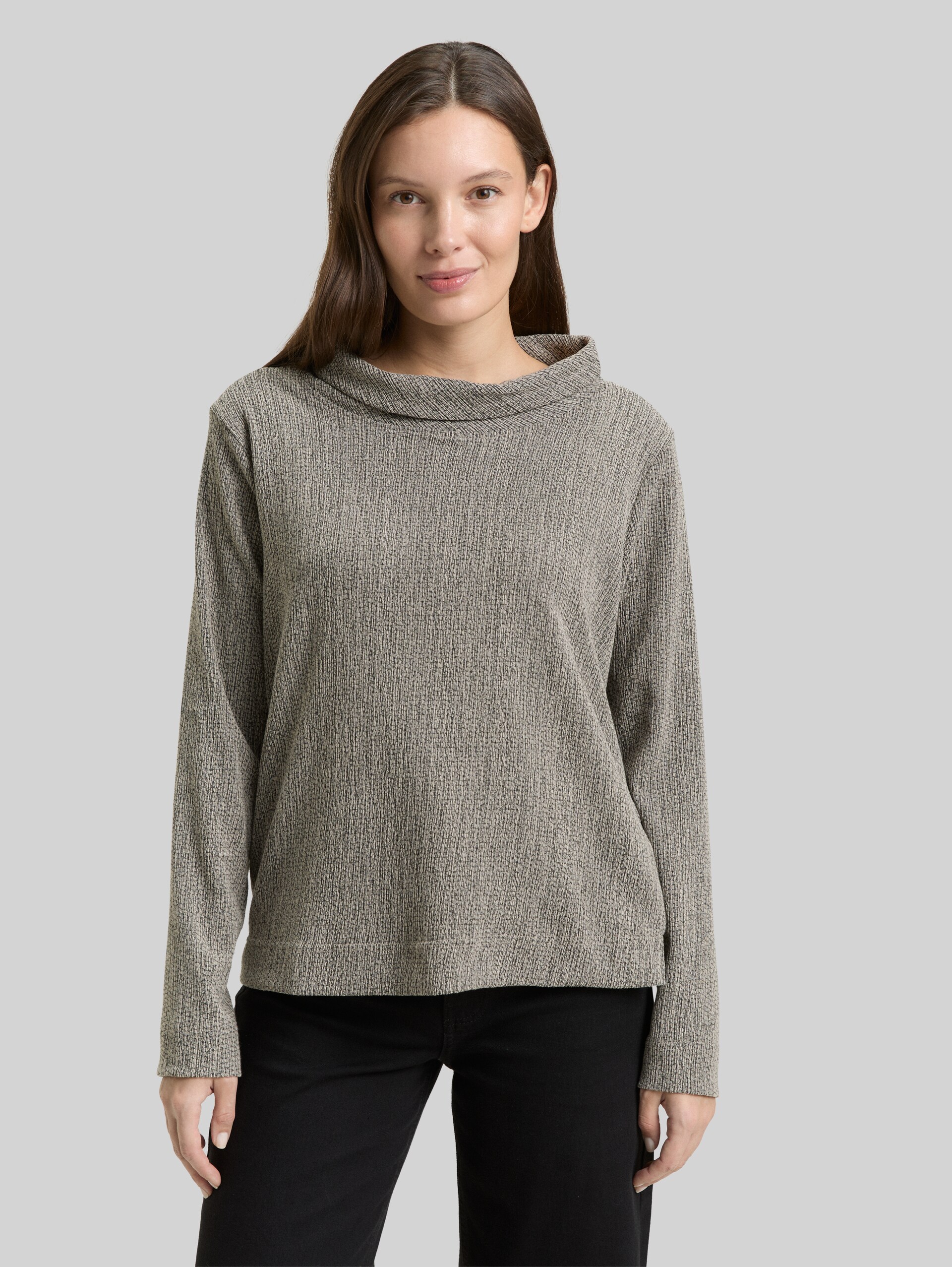 Langarmshirt mit Rollkragen - beige black structure - Ausschnitt Model-Vorderansicht