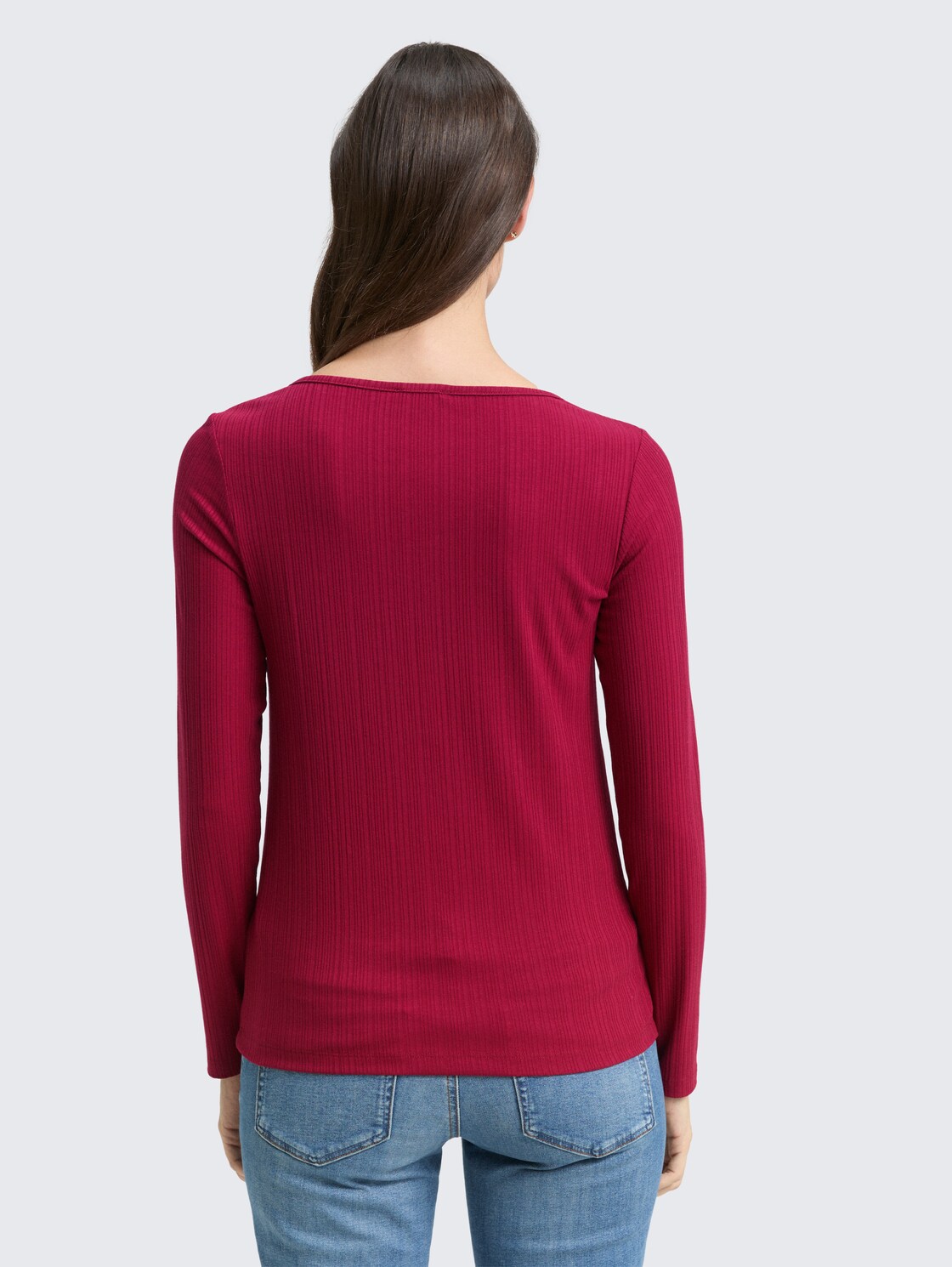 Slim Fit Henley Langarmshirt - Rumba Red - Auschnitt Model-Rückansicht