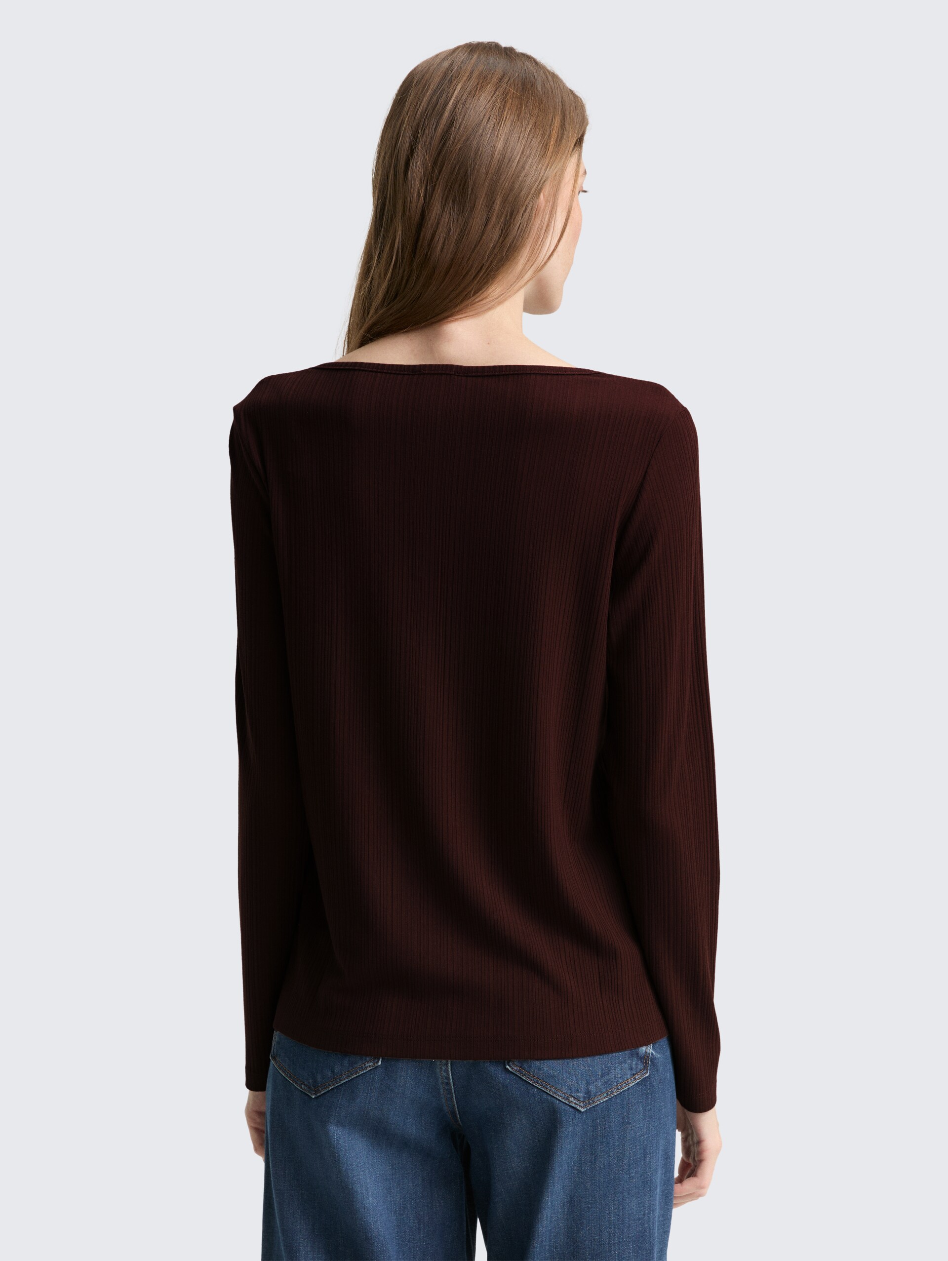 Slim Fit Henley Langarmshirt - dark pecan brown - Auschnitt Model-Rückansicht
