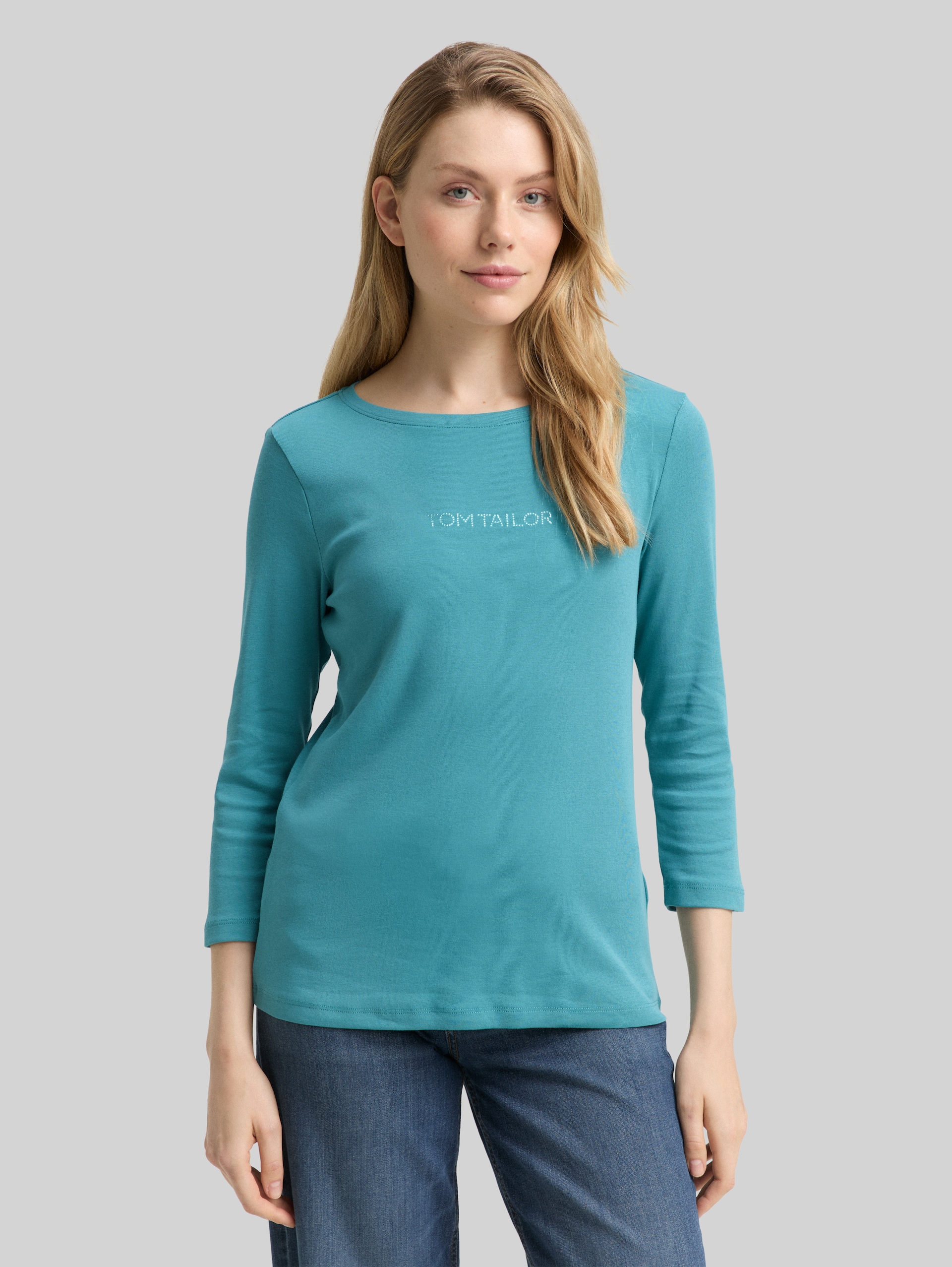 Slim fit long-sleeved shirt with glitter logo - tropical teal - Neckline model front view