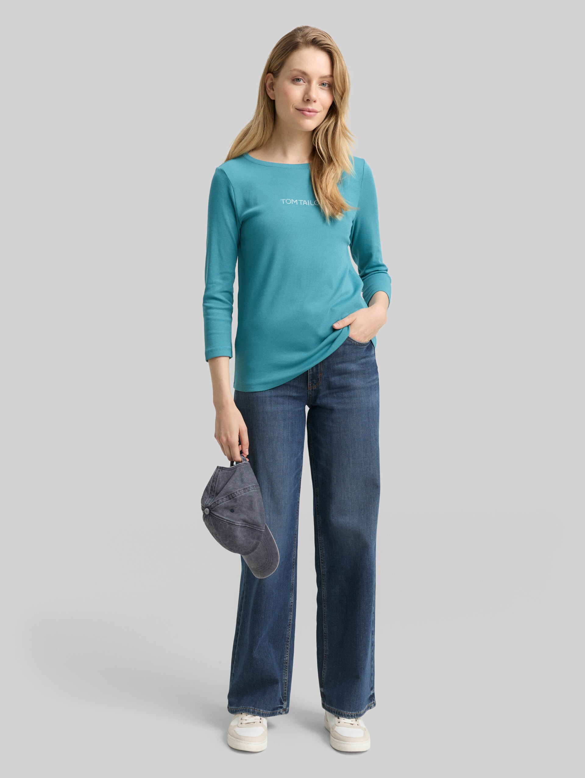 Slim fit long-sleeved shirt with glitter logo - tropical teal - Model front view