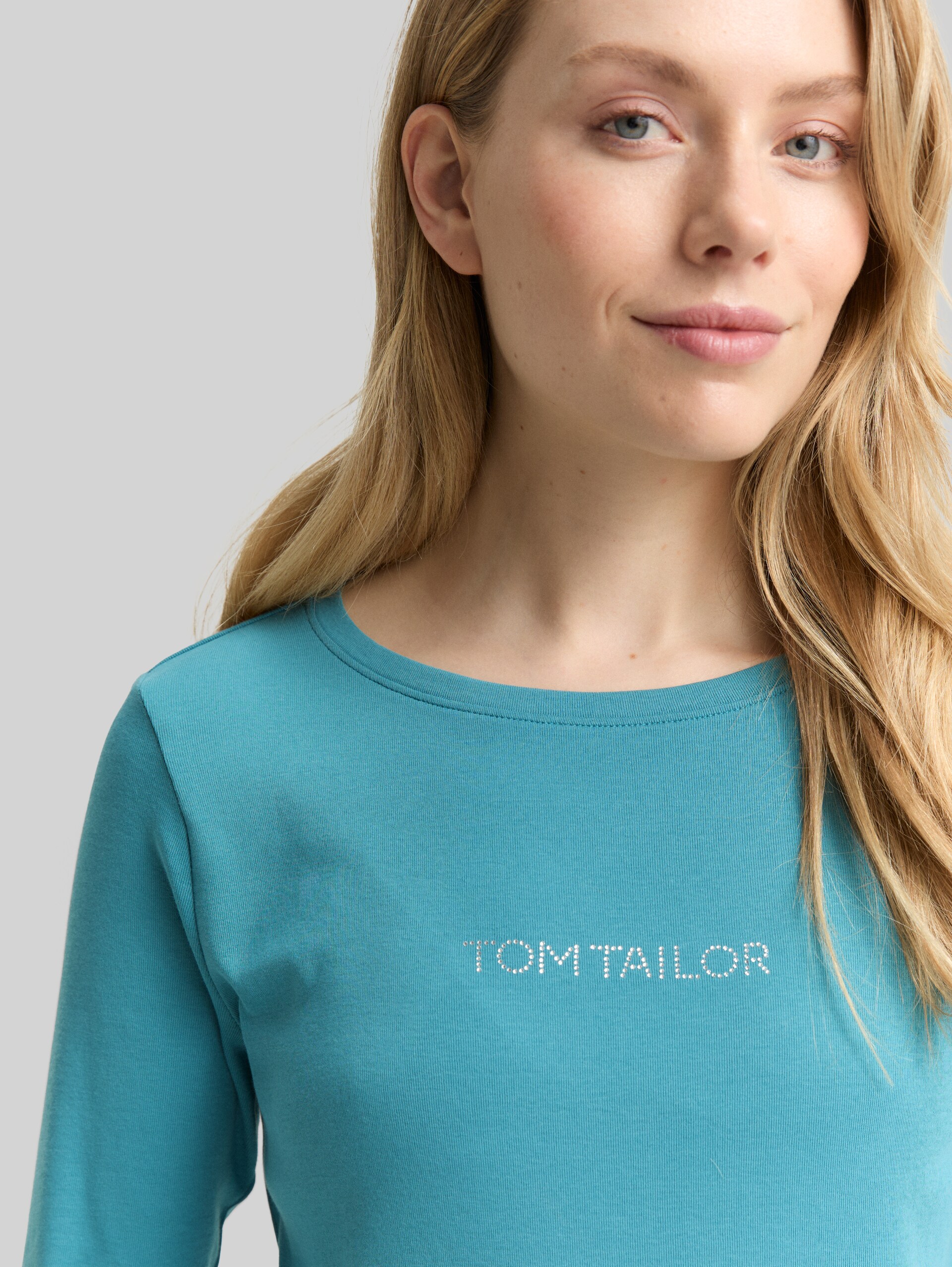 Slim fit long-sleeved shirt with glitter logo - tropical teal - Detail model view
