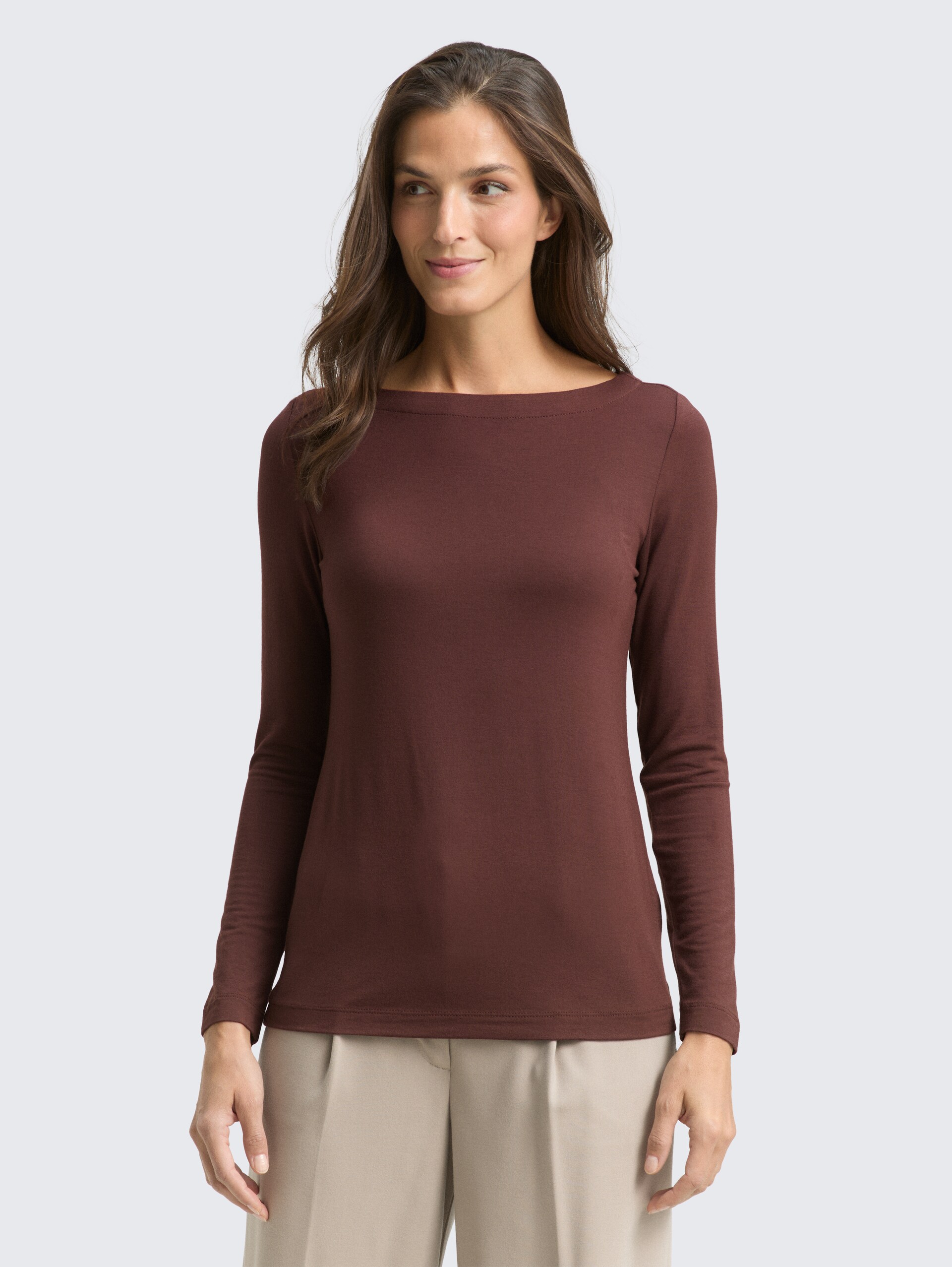 Slim Fit Langarmshirt mit U-Boot-Ausschnitt - dark pecan brown - Ausschnitt Model-Vorderansicht