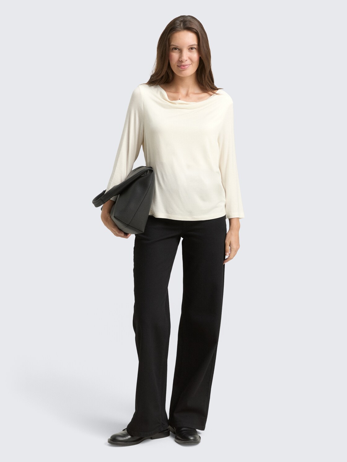 Langarmshirt mit Wasserfallkragen - Whisper White - Model-Vorderansicht