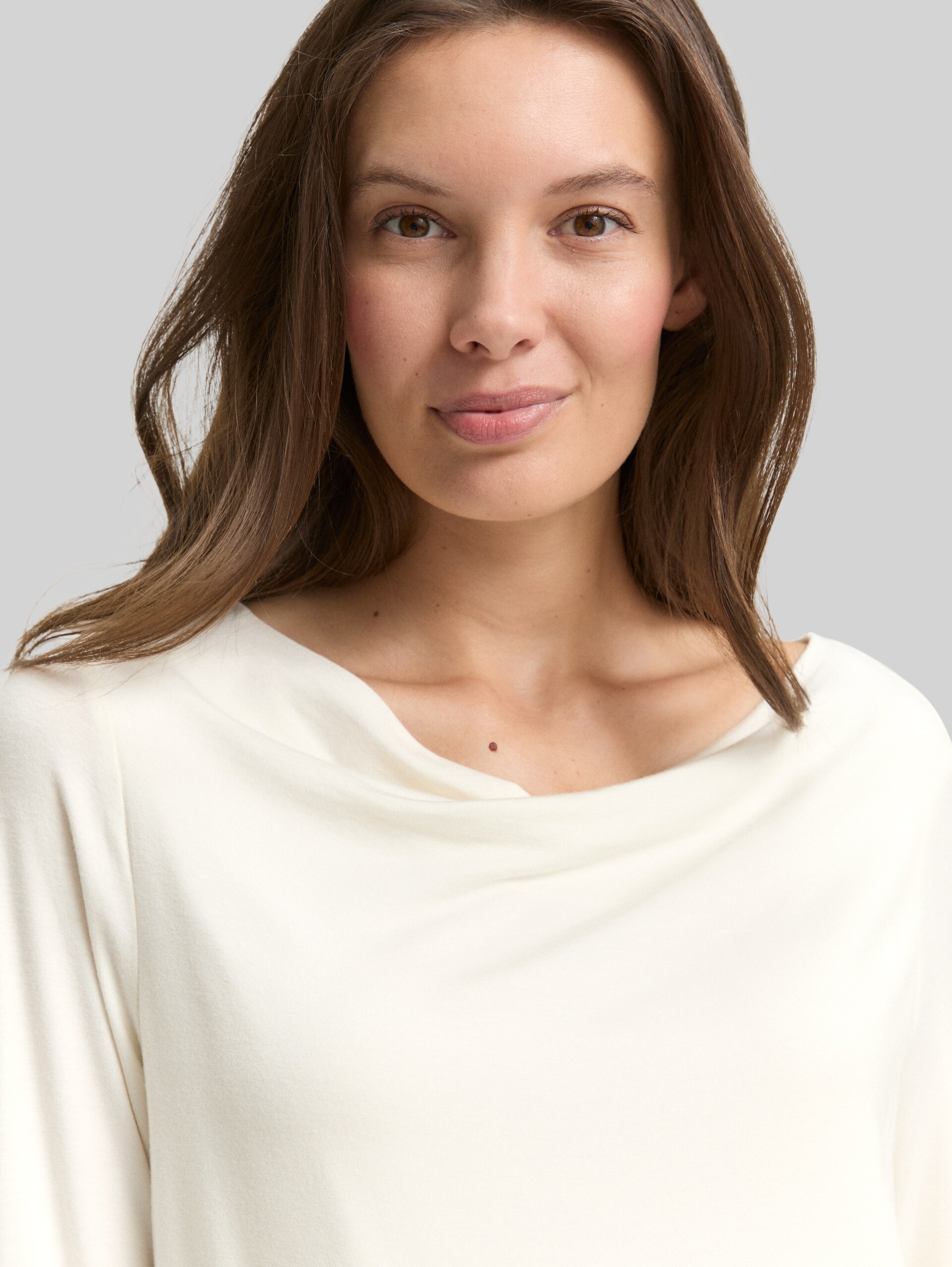 Long-sleeved shirt with cowl neck - Whisper White - Detail model view