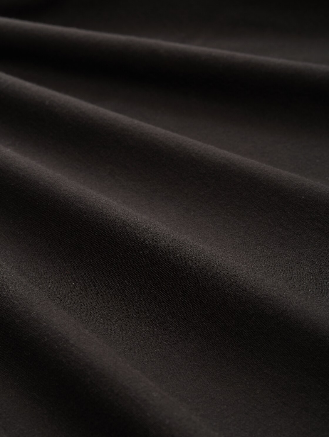 Langarmshirt mit Wasserfallkragen - deep black - Material-Ansicht