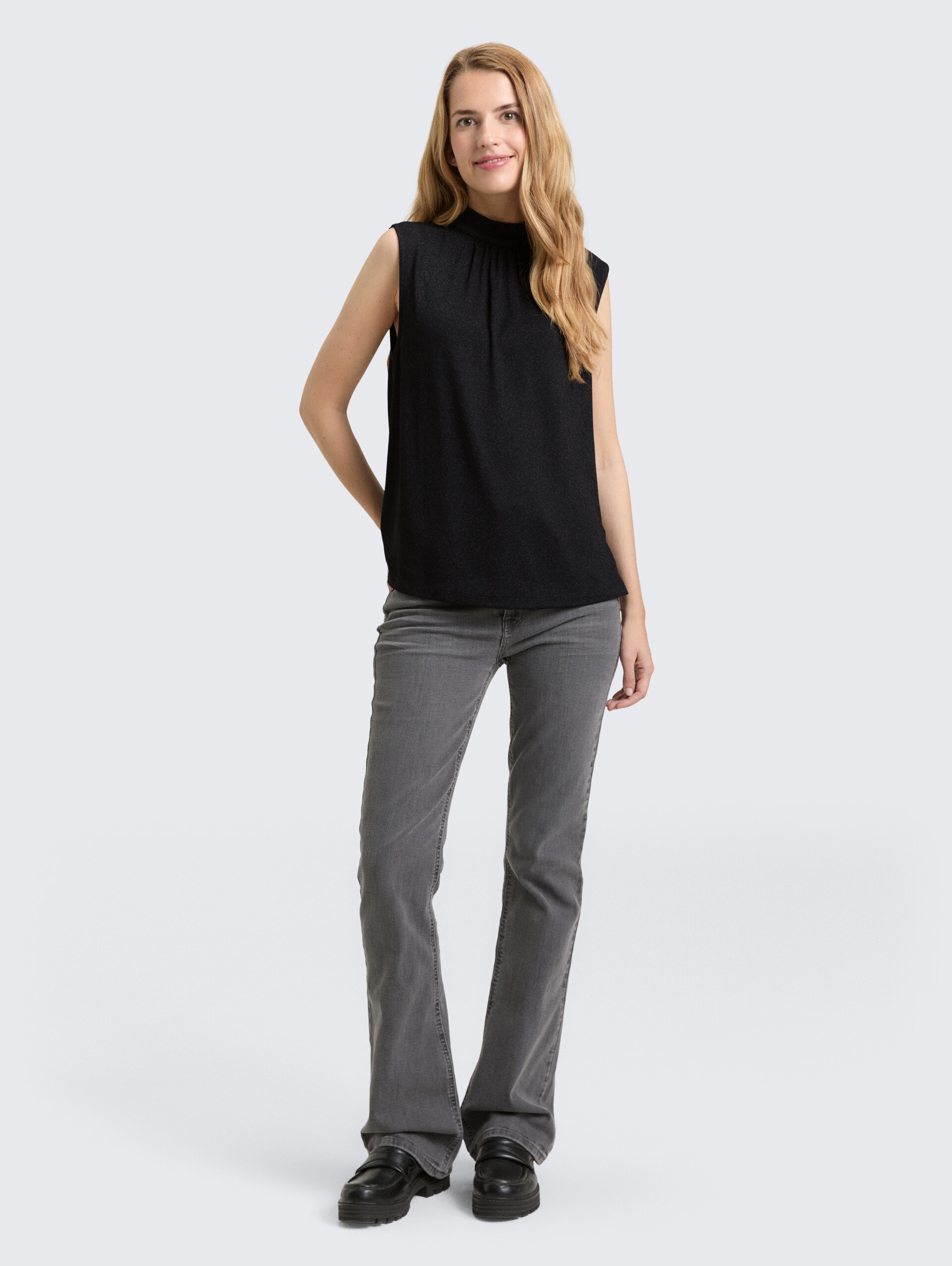 Top mit Glitzer-Effekt - deep black - Model-Vorderansicht