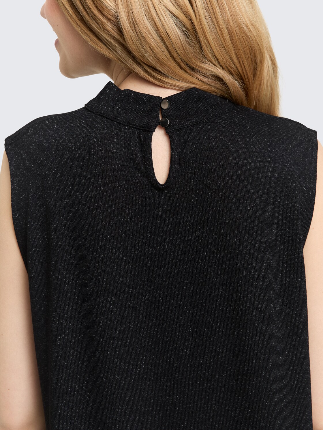 Top mit Glitzer-Effekt - deep black - Detail-Model-Ansicht