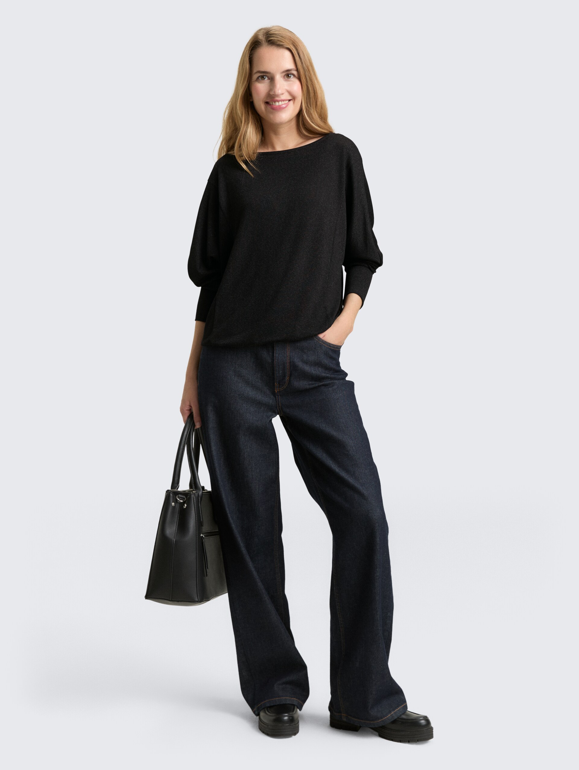 Loose Fit Langarmshirt mit Glitzer-Effekt - deep black - Model-Vorderansicht