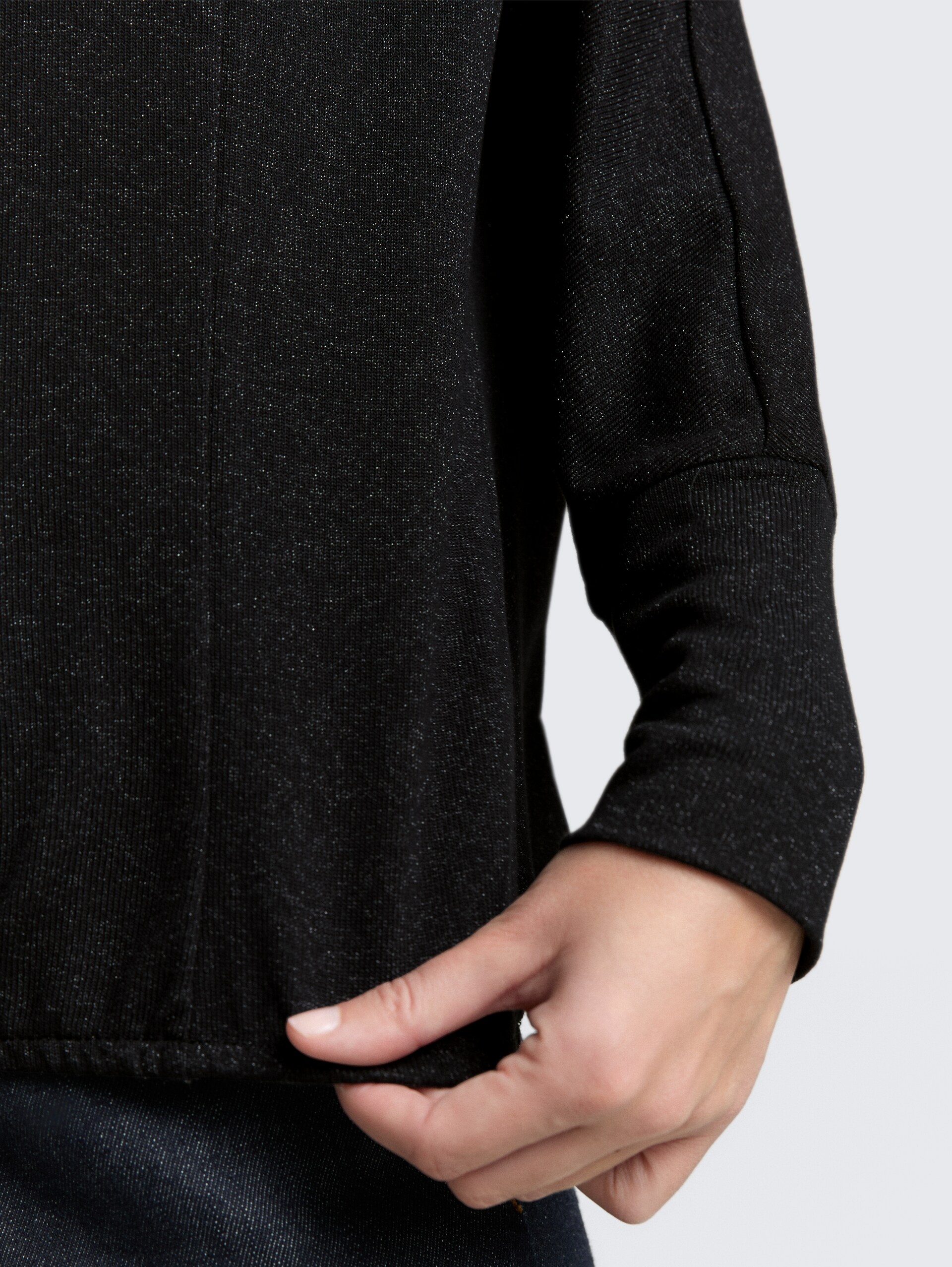 Loose Fit Langarmshirt mit Glitzer-Effekt - deep black - Detail-Model-Ansicht