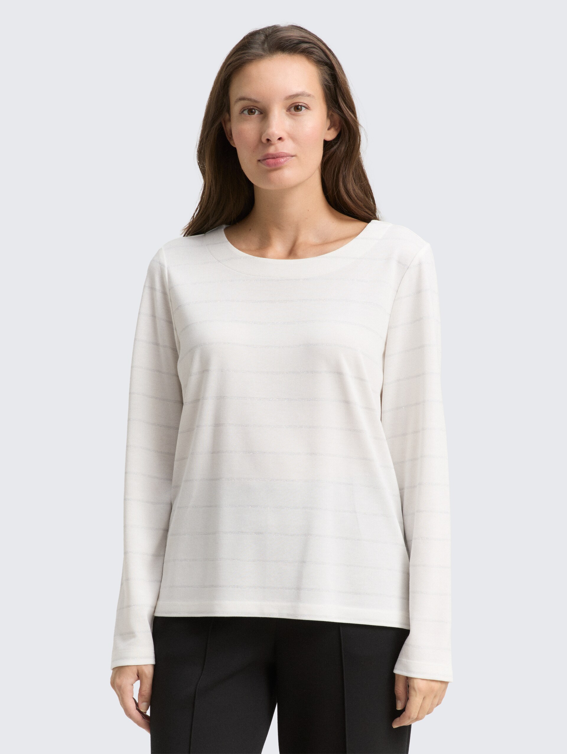 Langarmshirt mit Glitzer-Streifenmuster - white stripe with lurex - Ausschnitt Model-Vorderansicht