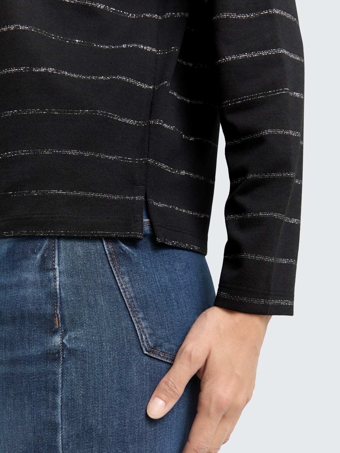 Langarmshirt mit Glitzer-Streifenmuster - black stripe with lurex - Detail-Model-Ansicht