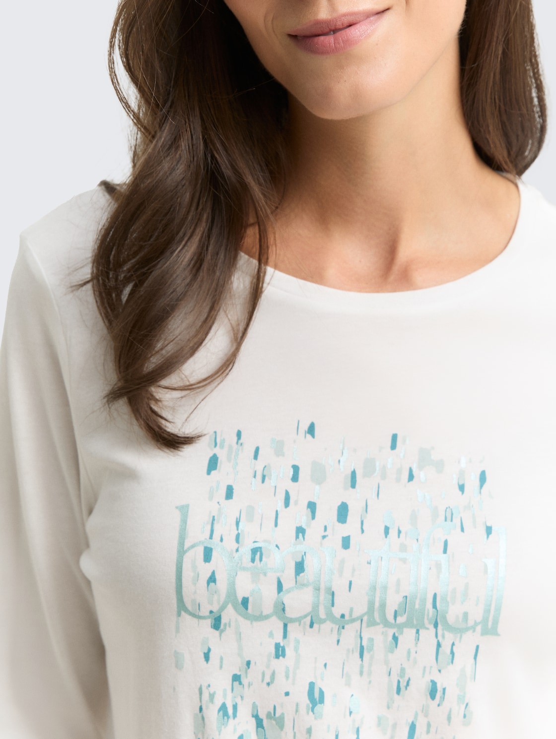 Langarmshirt mit Print - Whisper White - Detail-Model-Ansicht