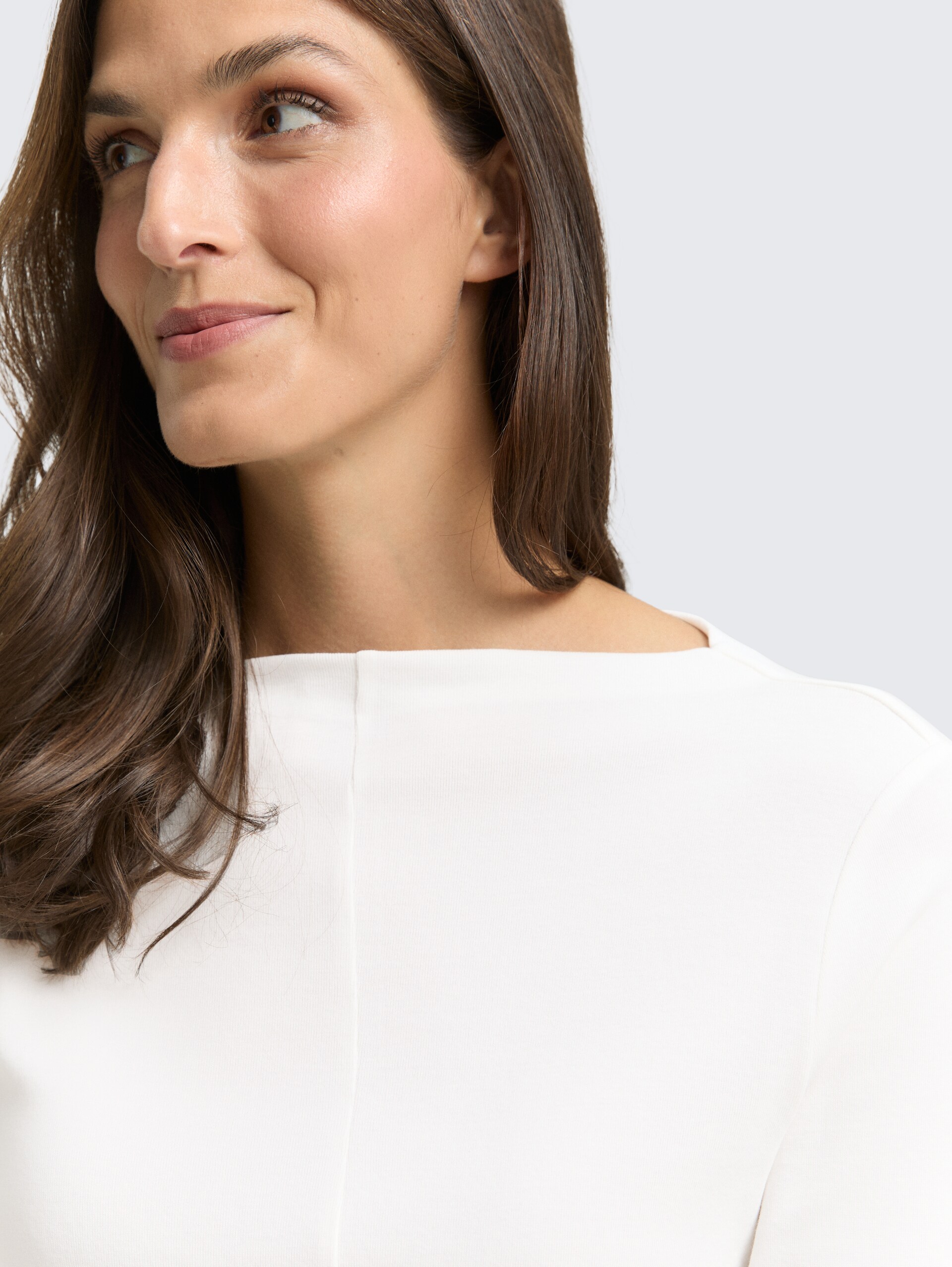 Slim Fit Langarmshirt - Whisper White - Detail-Model-Ansicht