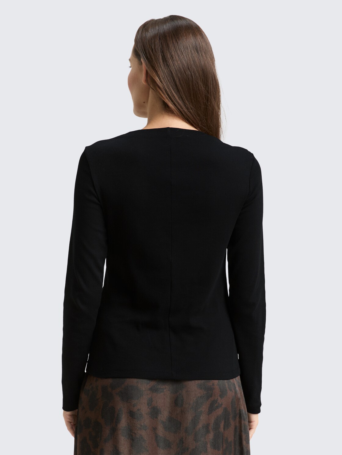 Slim Fit Langarmshirt - deep black - Auschnitt Model-Rückansicht