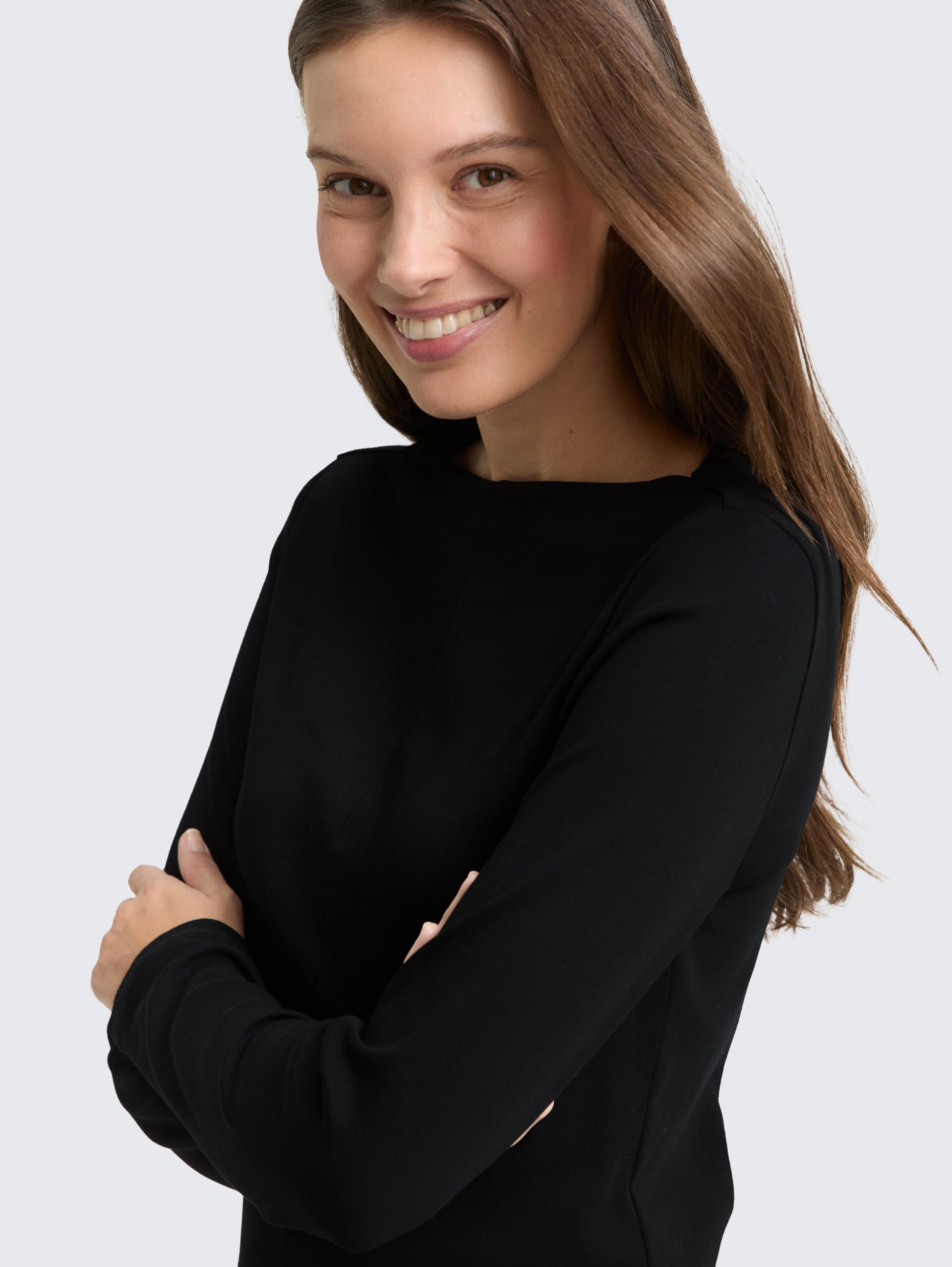 Slim Fit Langarmshirt - deep black - Detail-Model-Ansicht