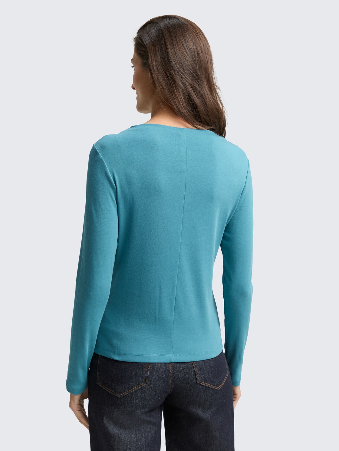Slim fit long-sleeved shirt - tropical teal - Neckline model-back view