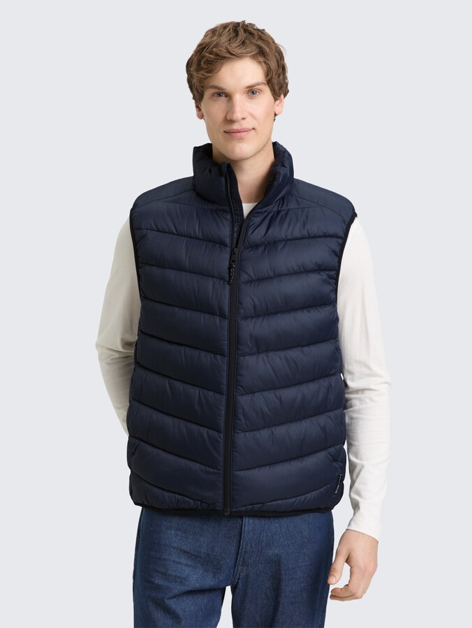 Lichtgewicht gewatteerd vest met opstaande kraag door Denim Male, sky captain blue
