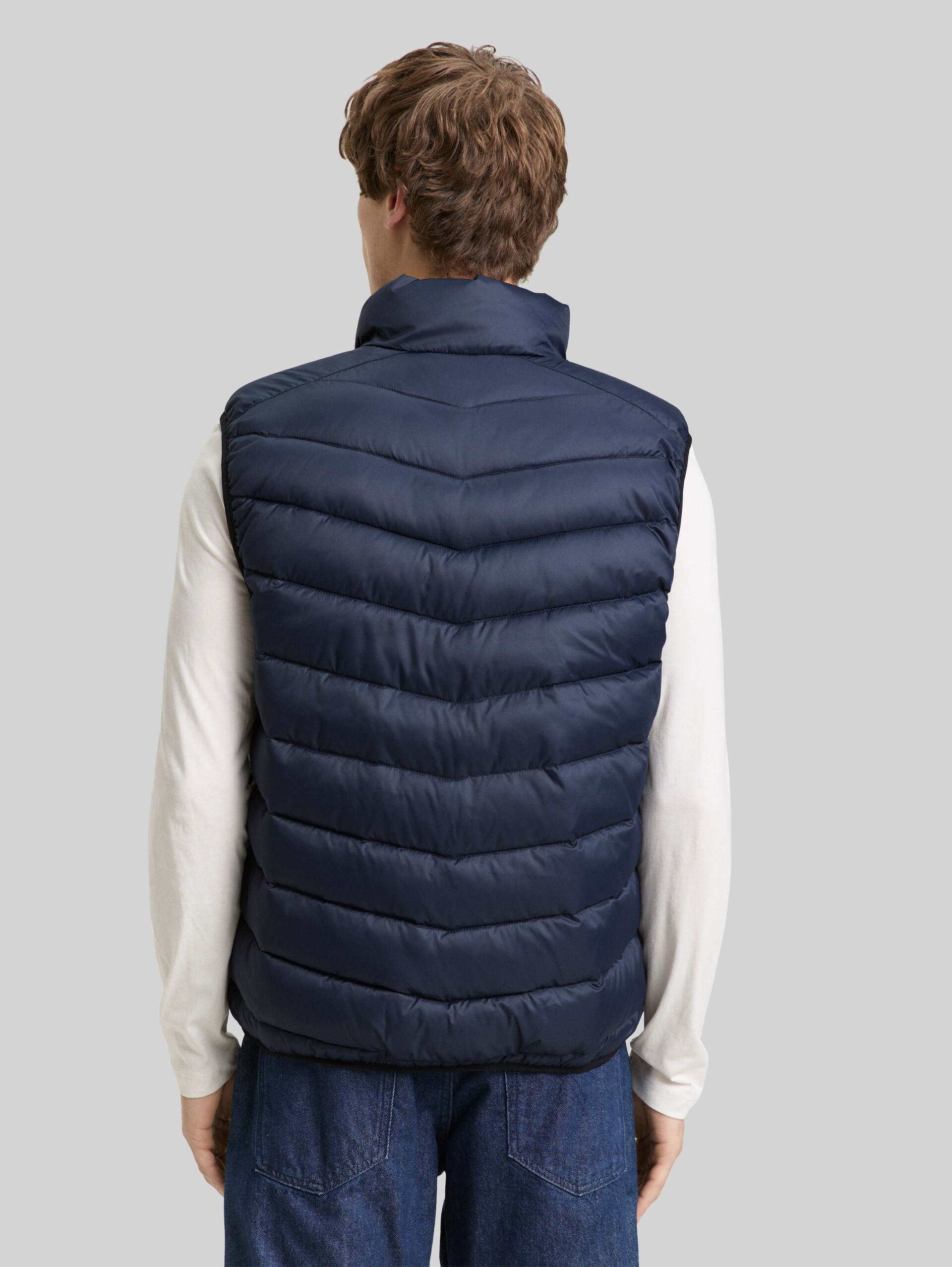Lightweight quilted waistcoat with stand-up collar - sky captain blue - Model-back view