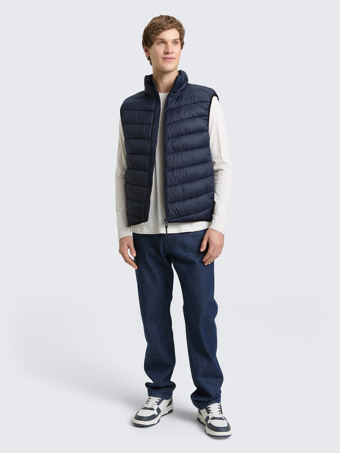 Lightweight Steppweste mit Stehkragen - sky captain blue - seitliche Model-Ansicht