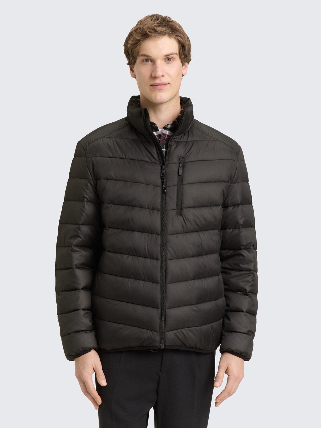 Lightweight Steppjacke mit Stehkragen - Black - Model-Vorderansicht