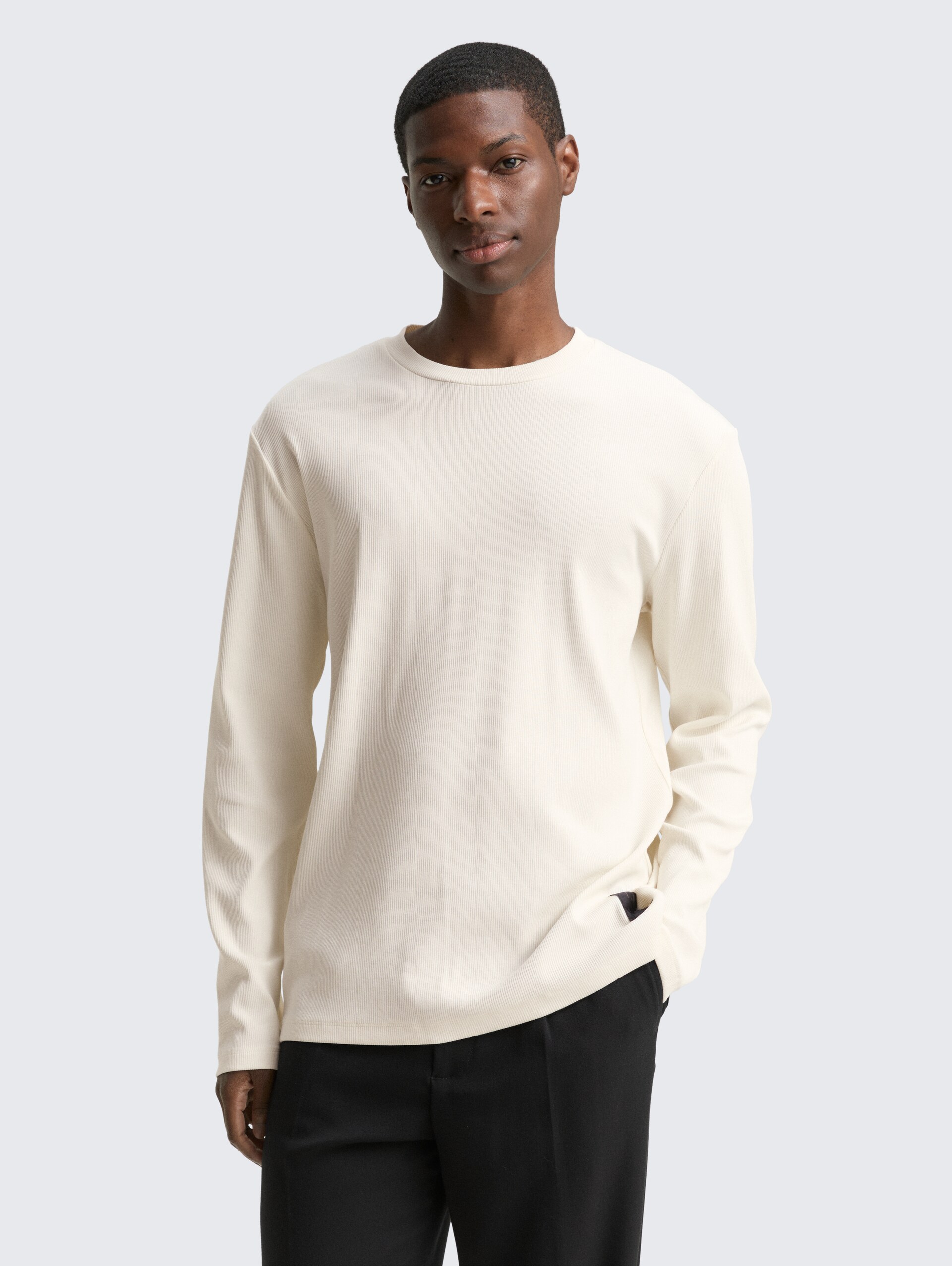 Langarmshirt mit Rippstruktur - Wool White - Ausschnitt Model-Vorderansicht