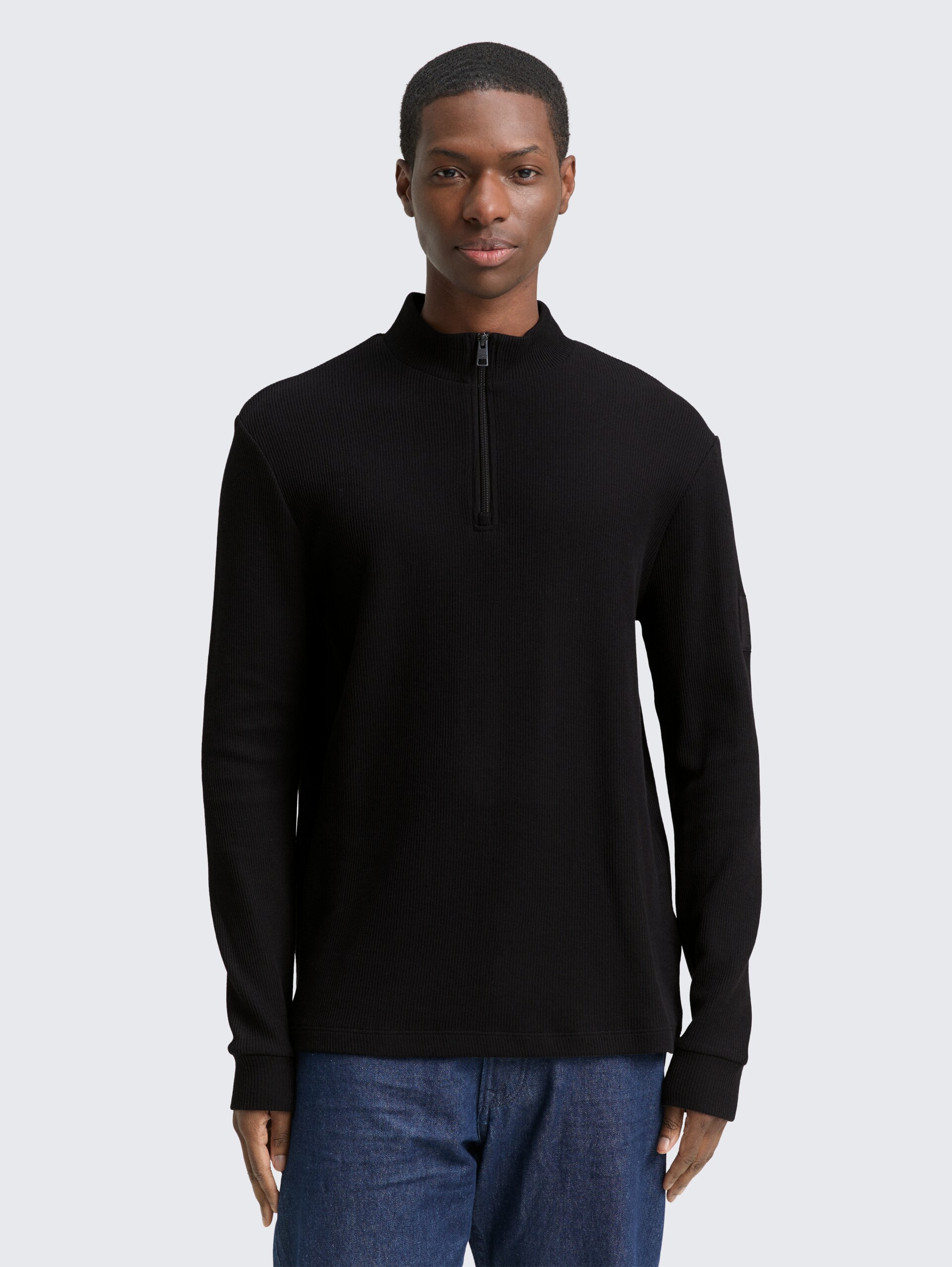 Troyer Langarmshirt mit Rippstruktur - Black - Ausschnitt Model-Vorderansicht