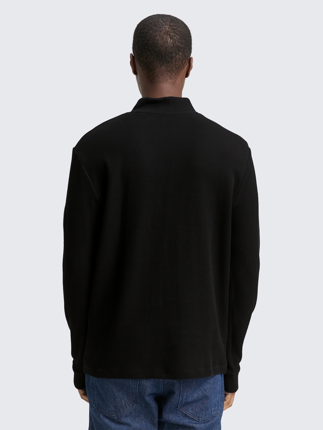 Troyer Langarmshirt mit Rippstruktur - Black - Auschnitt Model-Rückansicht