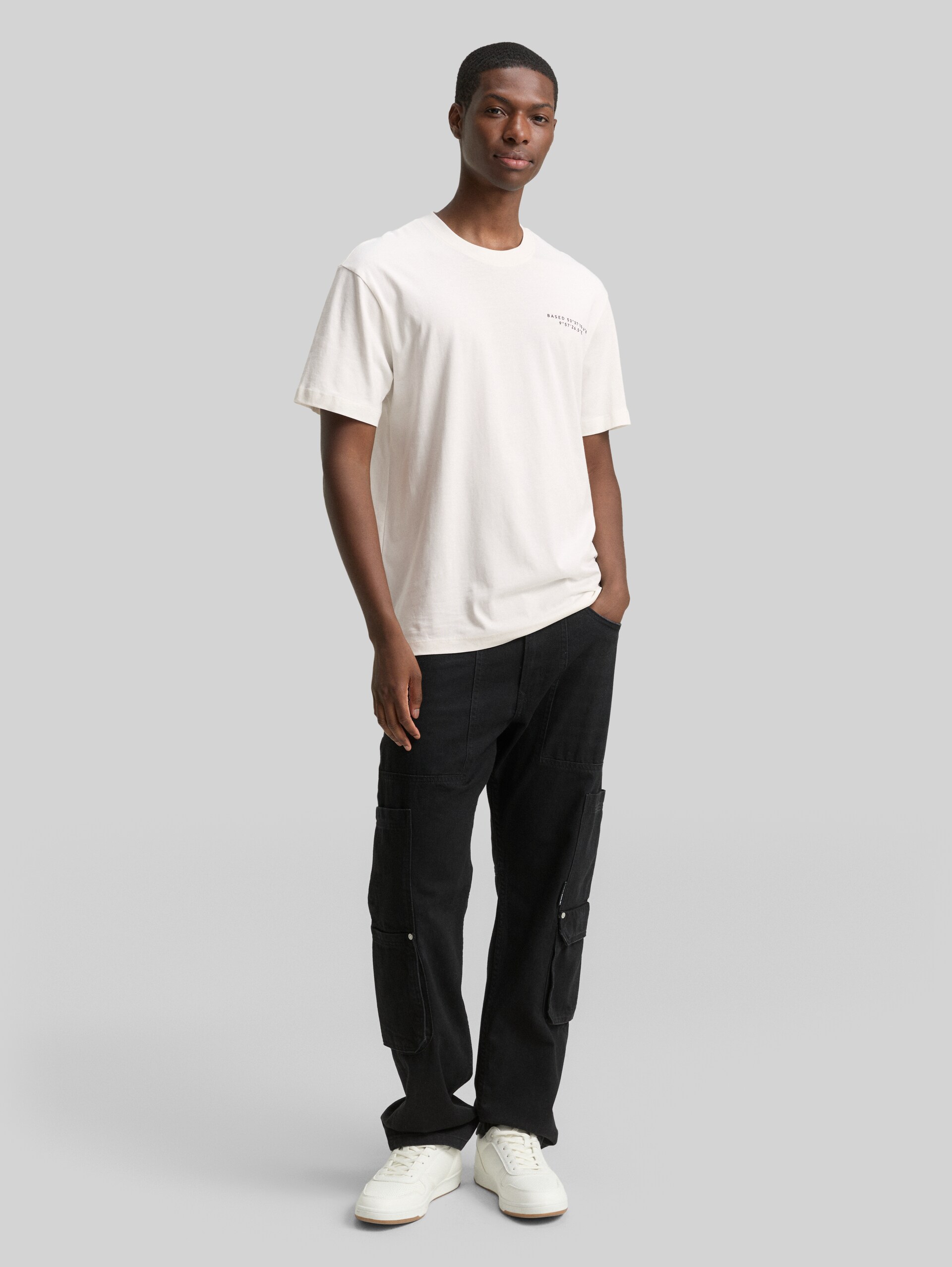 Relaxed fit T-shirt with print - Wool White - Model front view