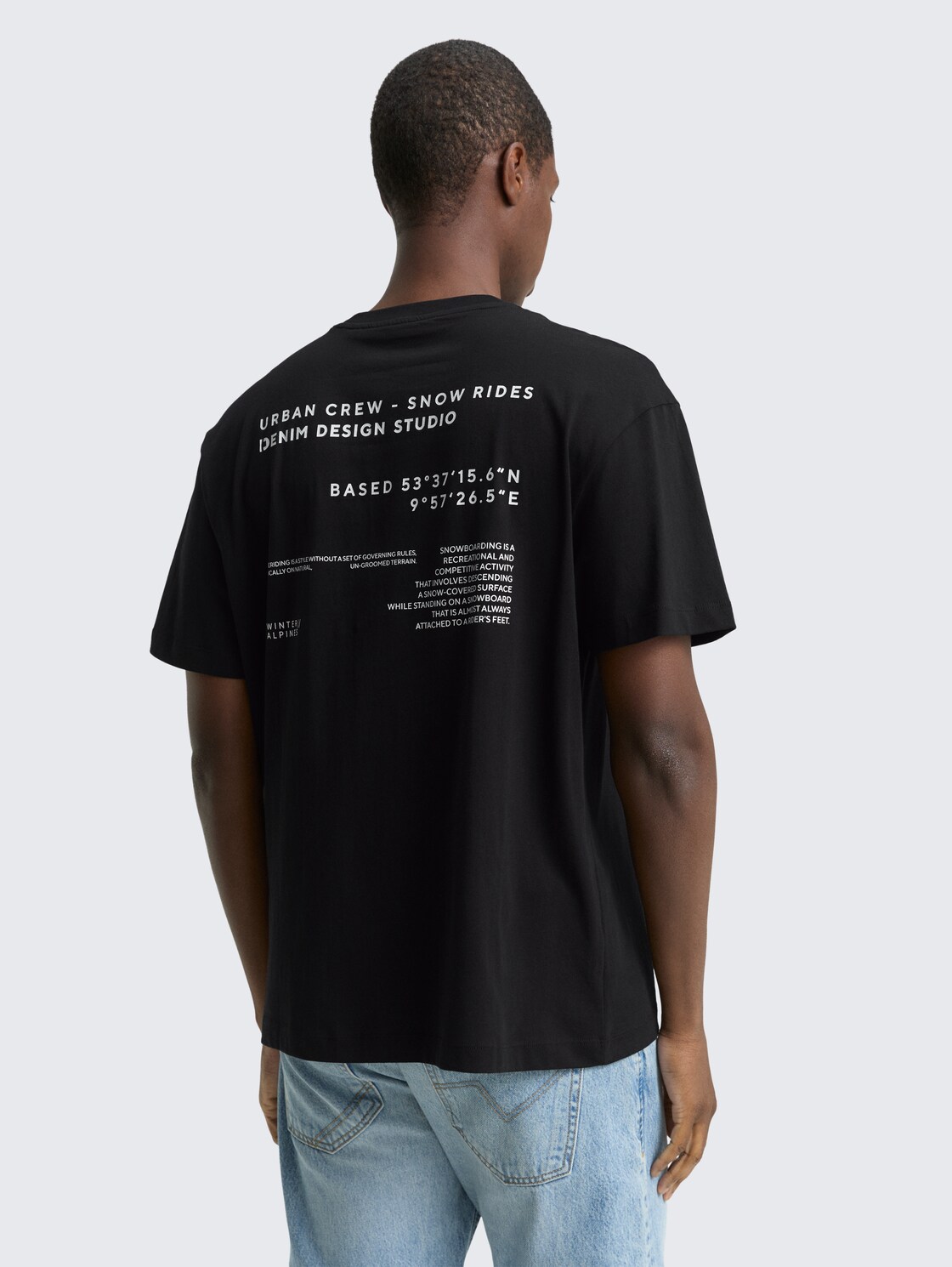 Relaxed Fit T-Shirt mit Print - Black - Auschnitt Model-Rückansicht