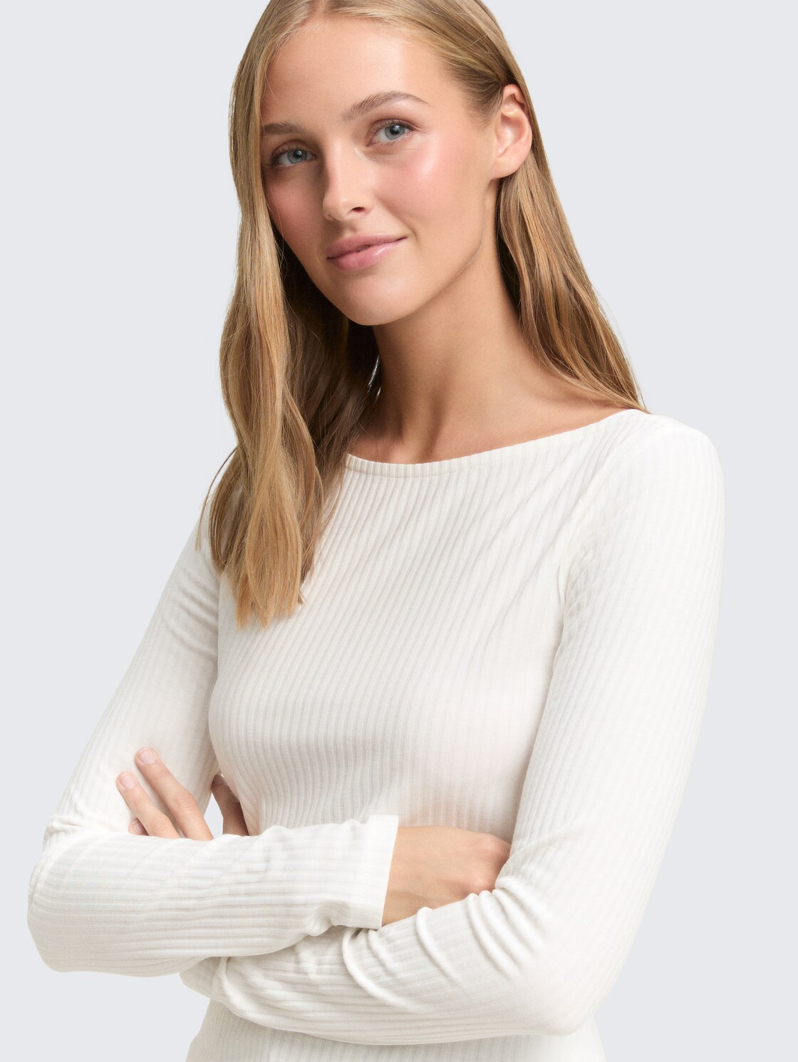 Slim Fit Langarmshirt mit U-Boot-Ausschnitt - off white - Detail-Model-Ansicht