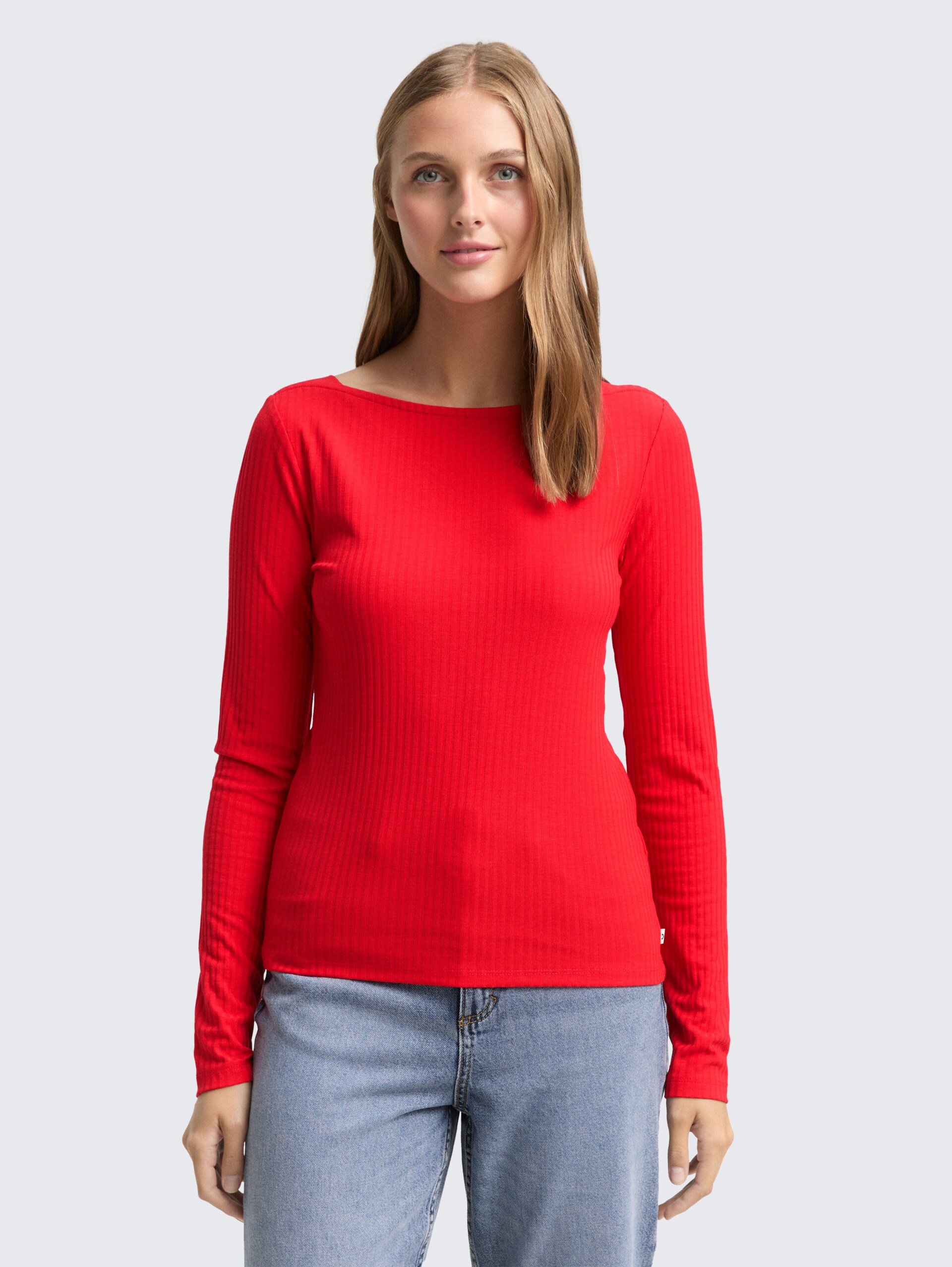 Slim Fit Langarmshirt mit U-Boot-Ausschnitt - brilliant red - Ausschnitt Model-Vorderansicht