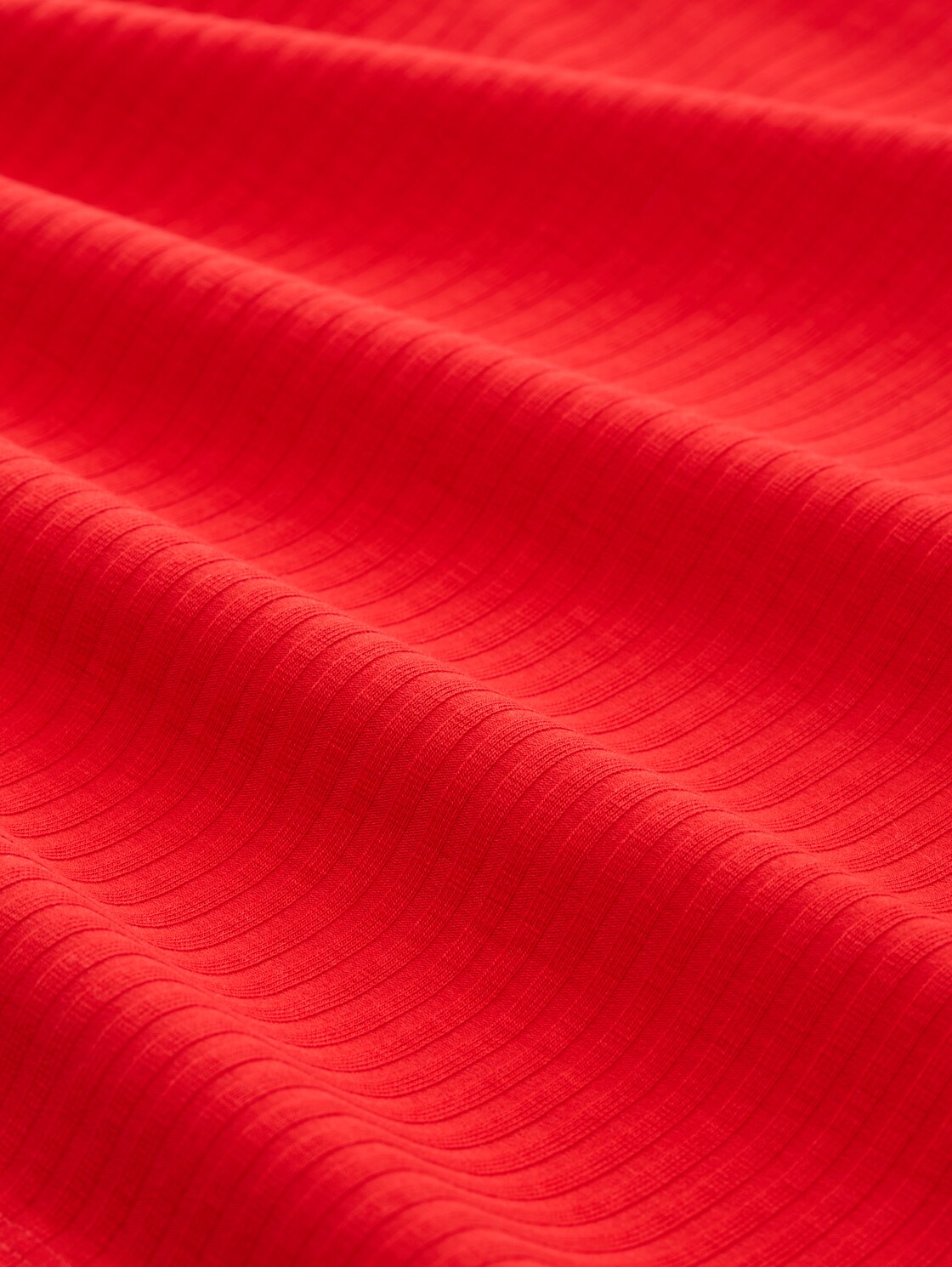 Slim Fit Langarmshirt mit U-Boot-Ausschnitt - brilliant red - Material-Ansicht