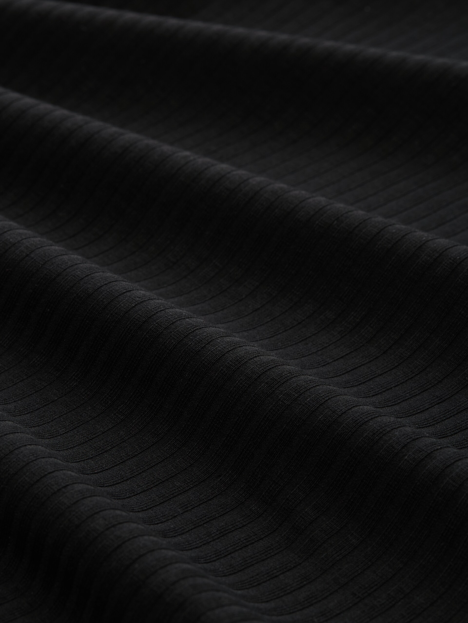 Slim fit long-sleeved shirt with boat neck - deep black - Material view