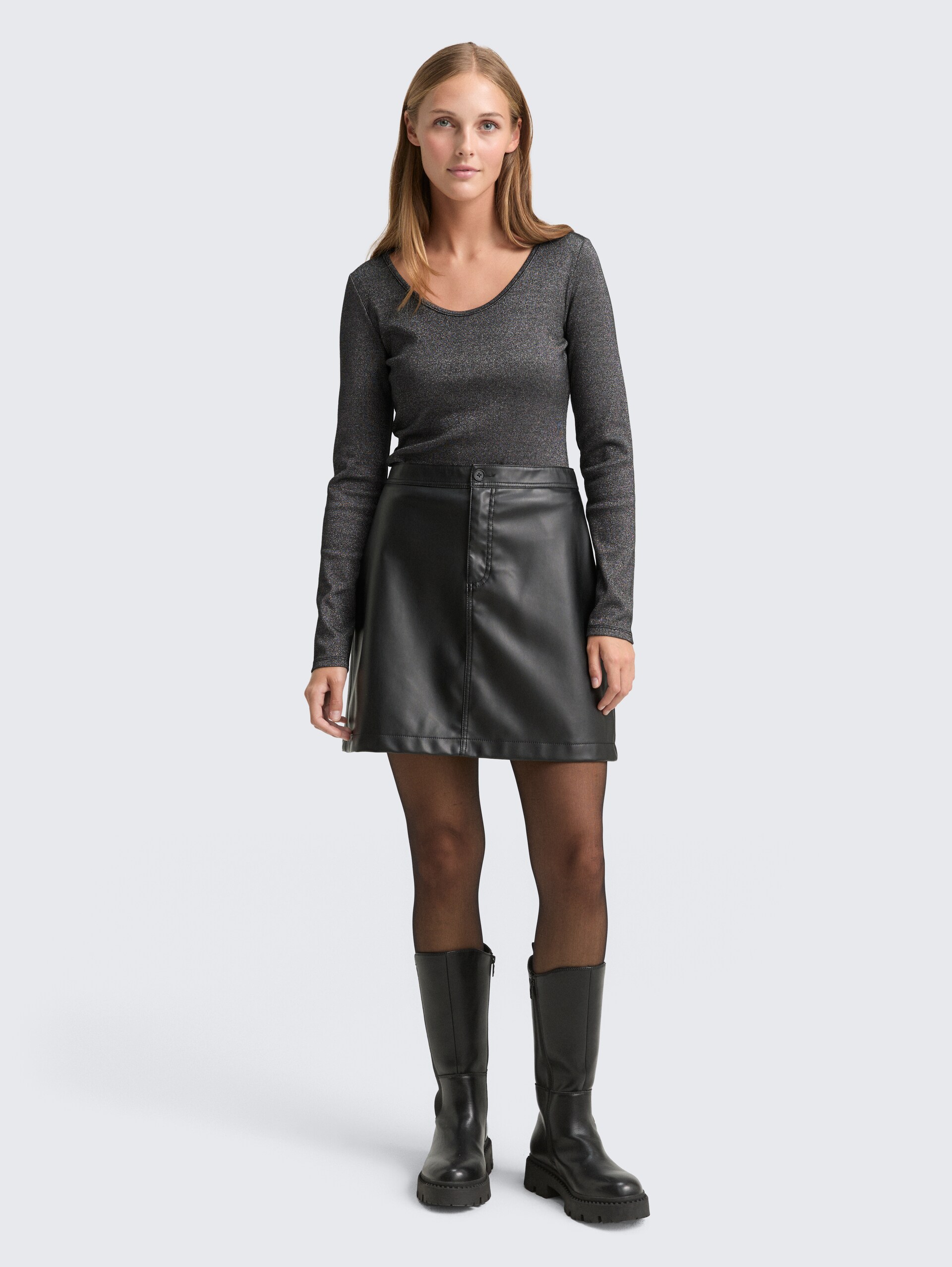 Slim Fit Langarmshirt mit Glitzer-Effekt - black glitter - Model-Vorderansicht